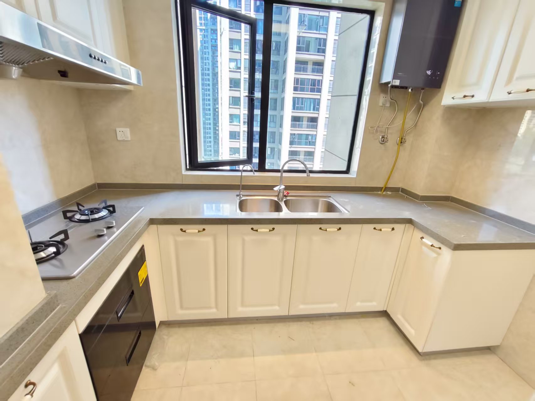 荣盛碧桂园铂悦府  4室2厅2卫    2200.0元/月室内图