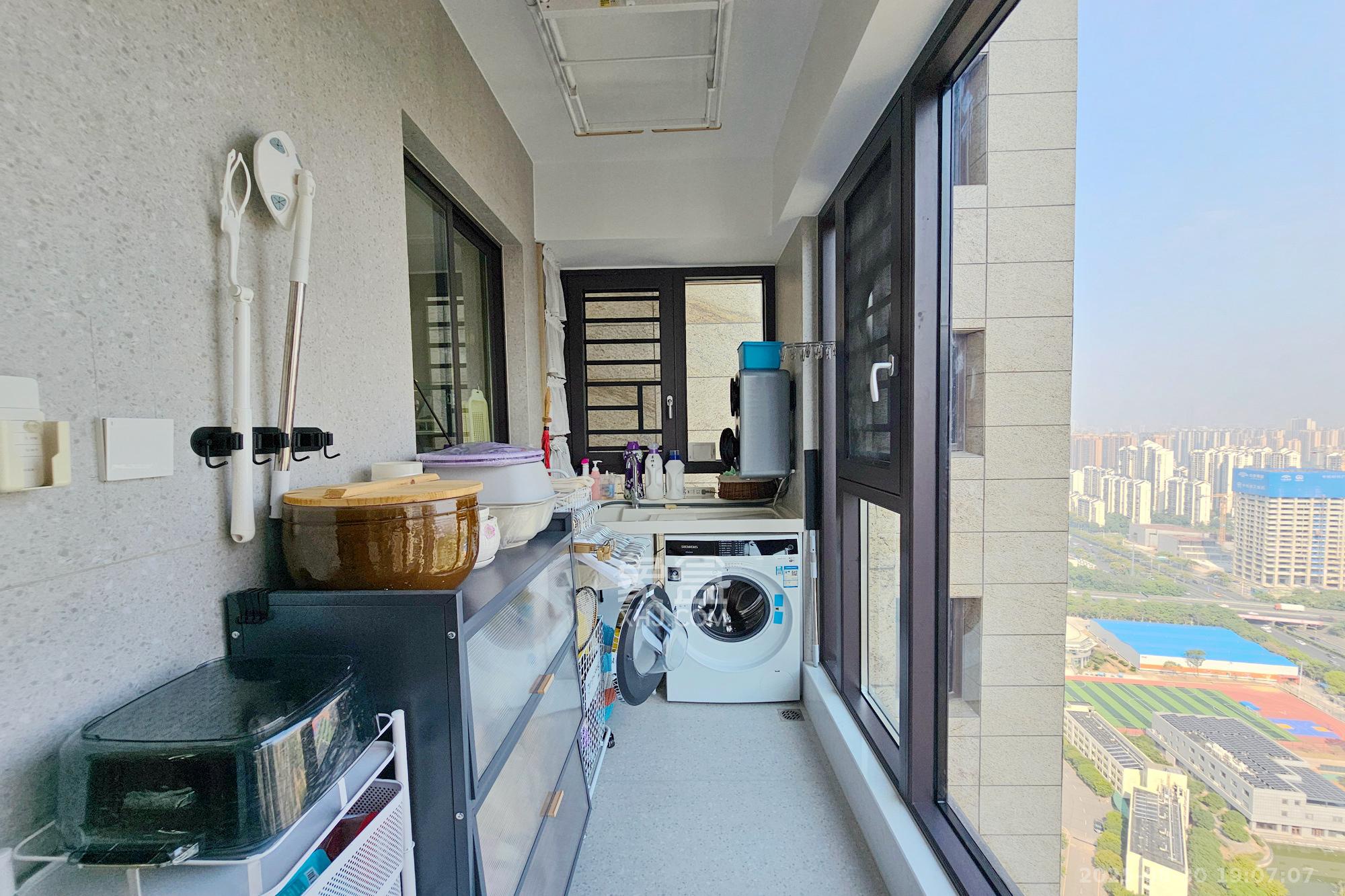 明昇壹城(明昇时代广场)二期  4室2厅2卫    268.0万 明昇壹城(明昇时代广场)二期  4室2厅2卫    268.0万阳台