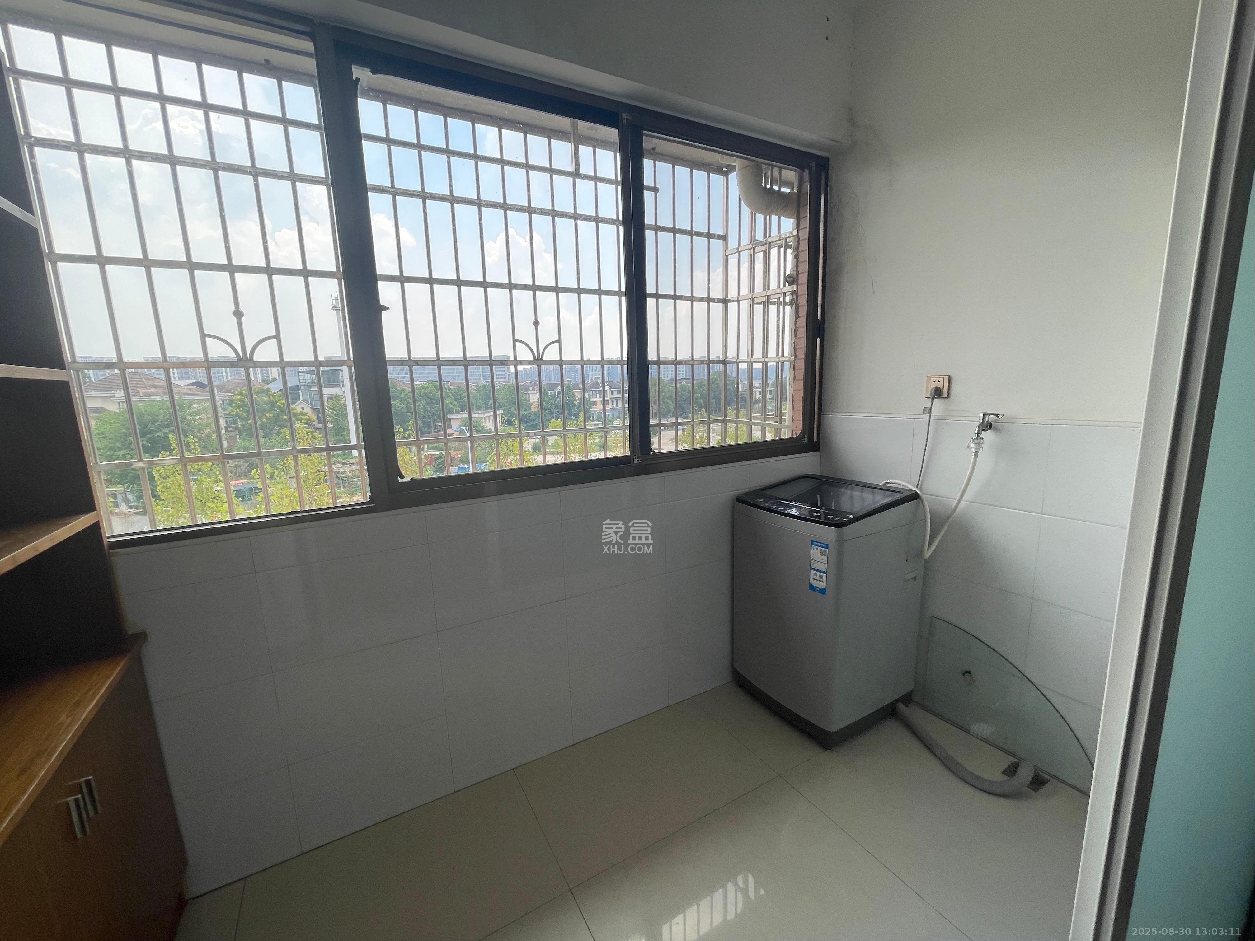 新路小区 3室1厅2卫 1800.0元/月 新路小区 3室1厅2卫 1800.0元/月室内图