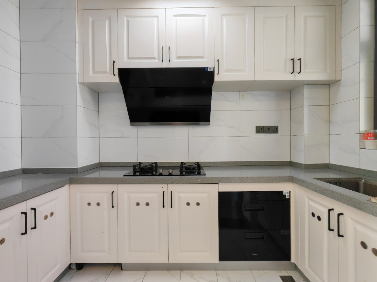 海航豪庭南苑 3室2厅2卫 5000.0元/月 海航豪庭南苑 3室2厅2卫 5000.0元/月室内图