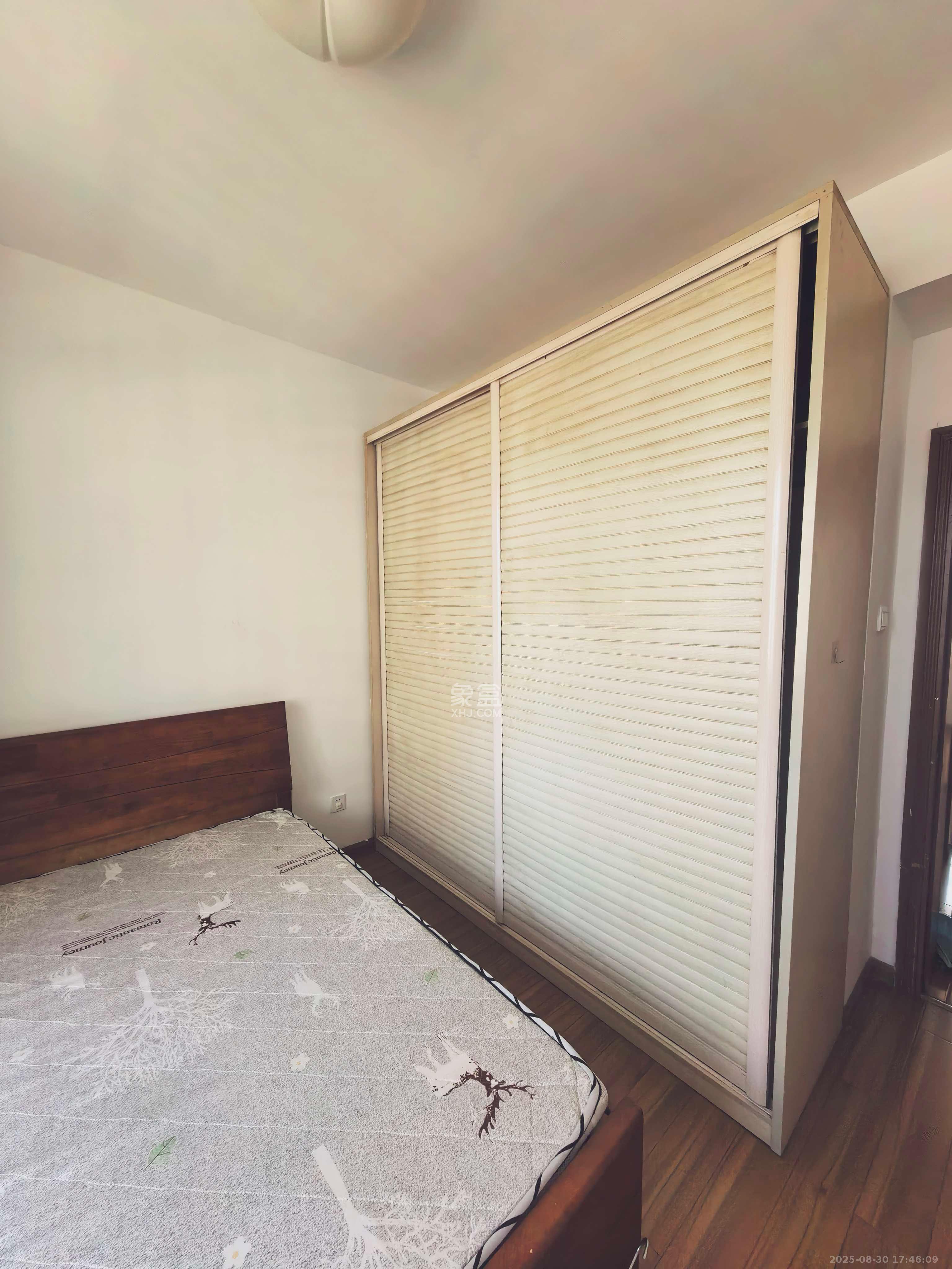 江临天下  2室2厅1卫    2000.0元/月 江临天下  2室2厅1卫    2000.0元/月室内图