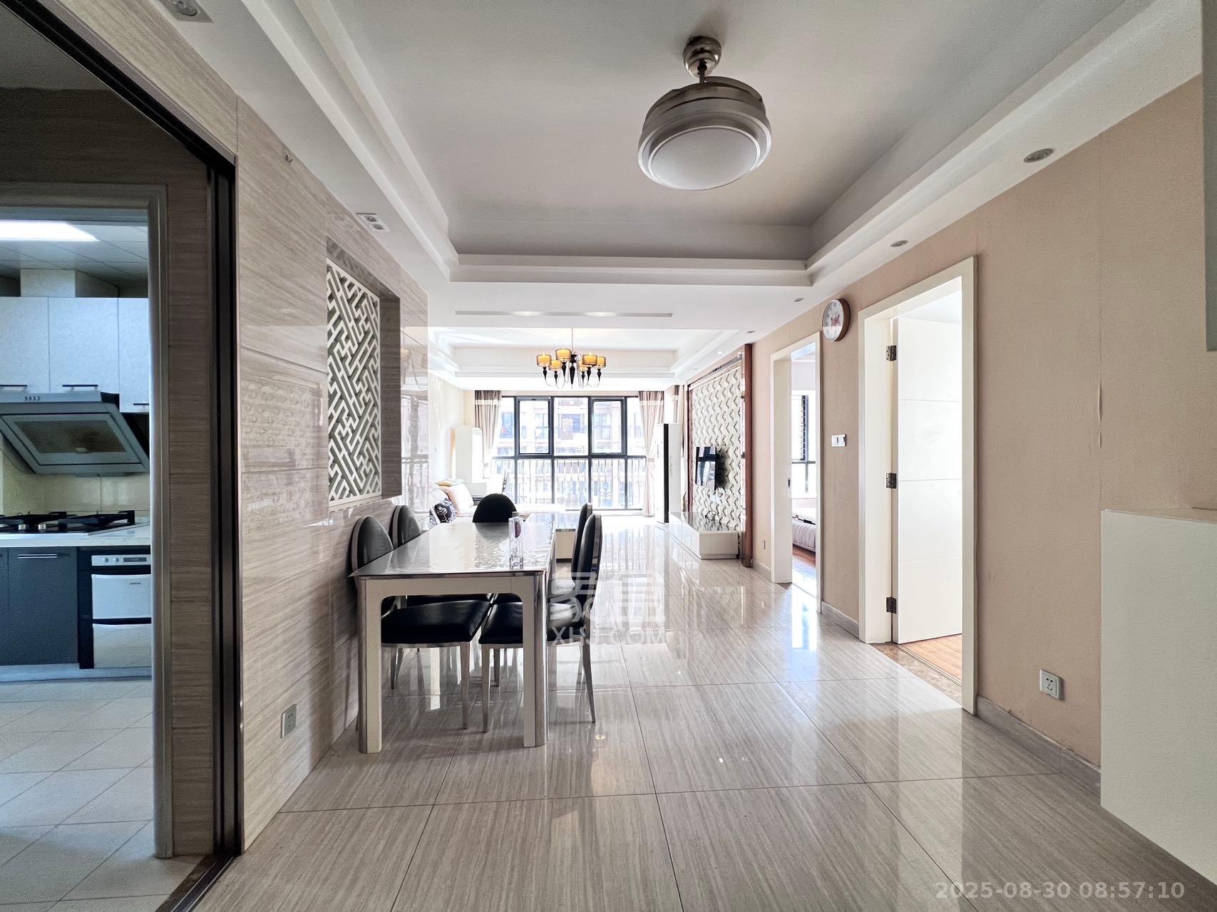 麓谷明珠 1室2厅1卫 2500.0元/月 麓谷明珠 1室2厅1卫 2500.0元/月室内图