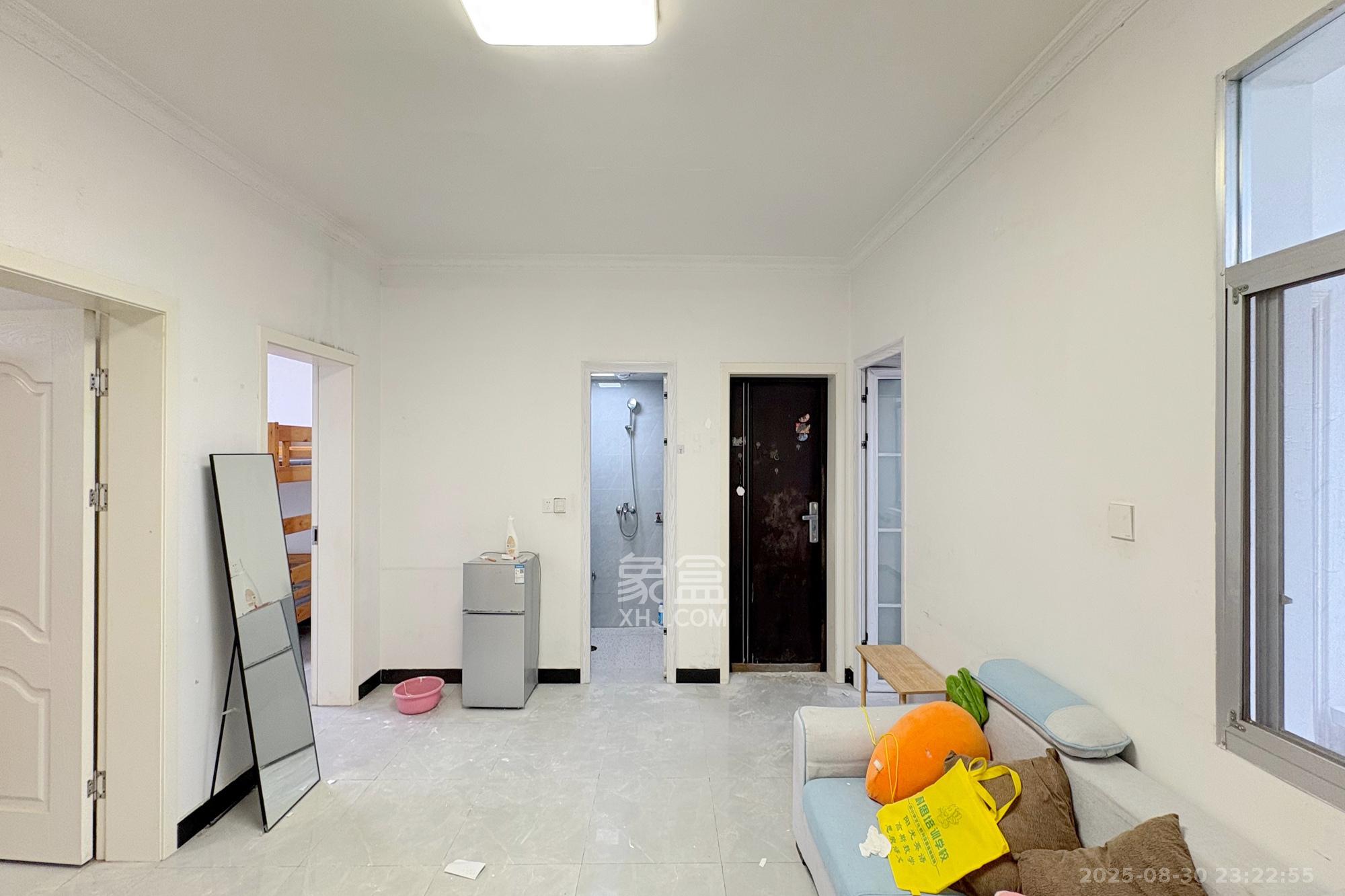 东文庙坪 2室1厅1卫 65.0万 东文庙坪 2室1厅1卫 65.0万客厅