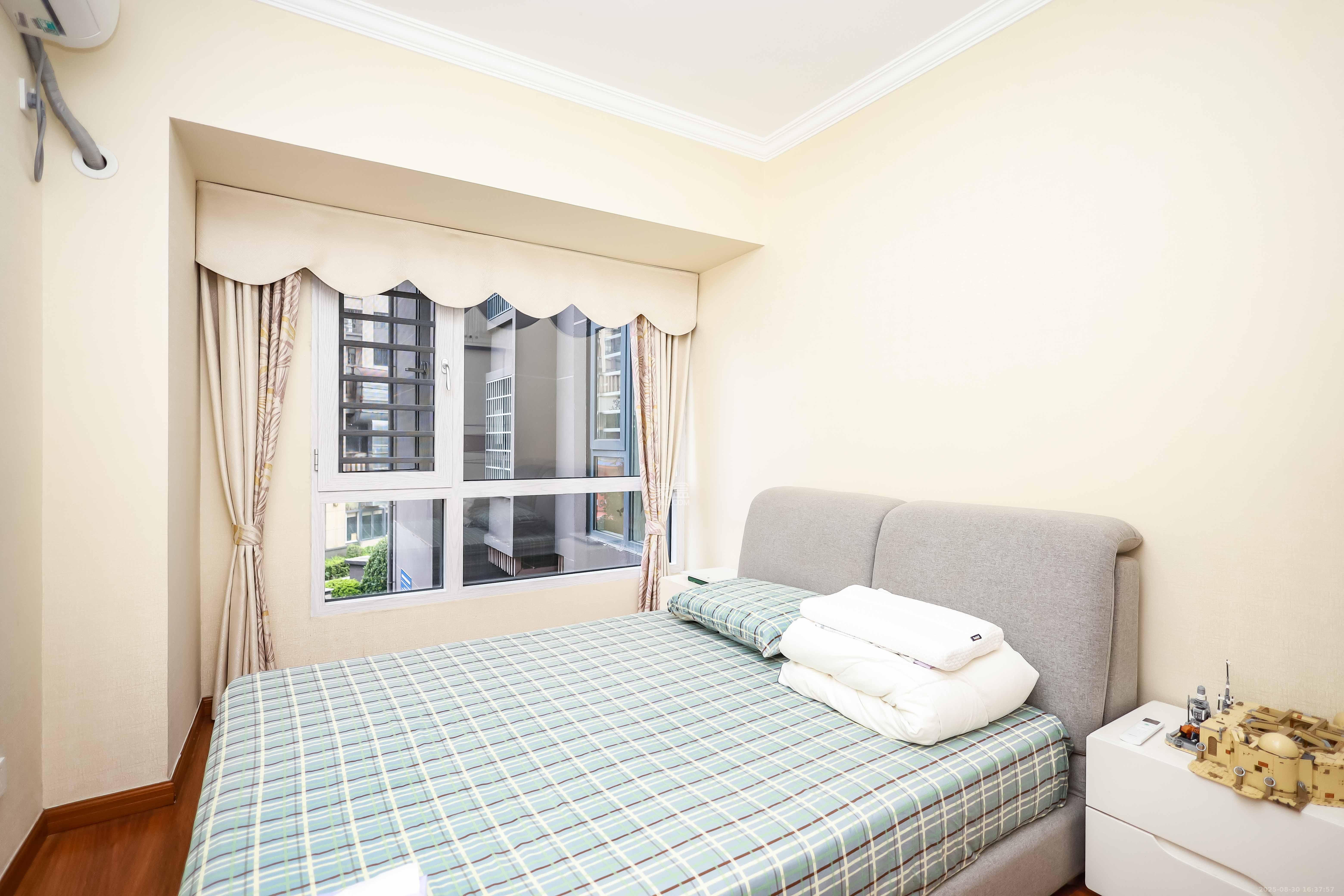 天麓尚层  4室2厅1卫    96.0万卧室