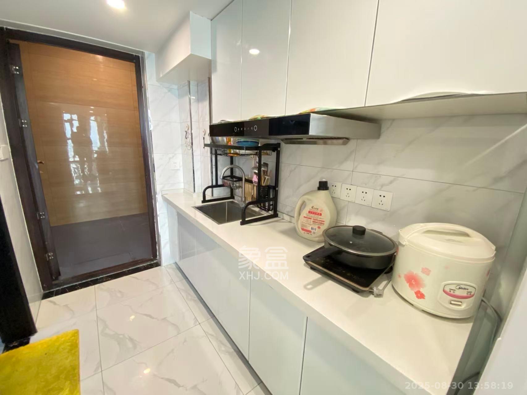 东盈商业广场(华泉城市广场)  1室1厅1卫    2400.0元/月 东盈商业广场(华泉城市广场)  1室1厅1卫    2400.0元/月室内图