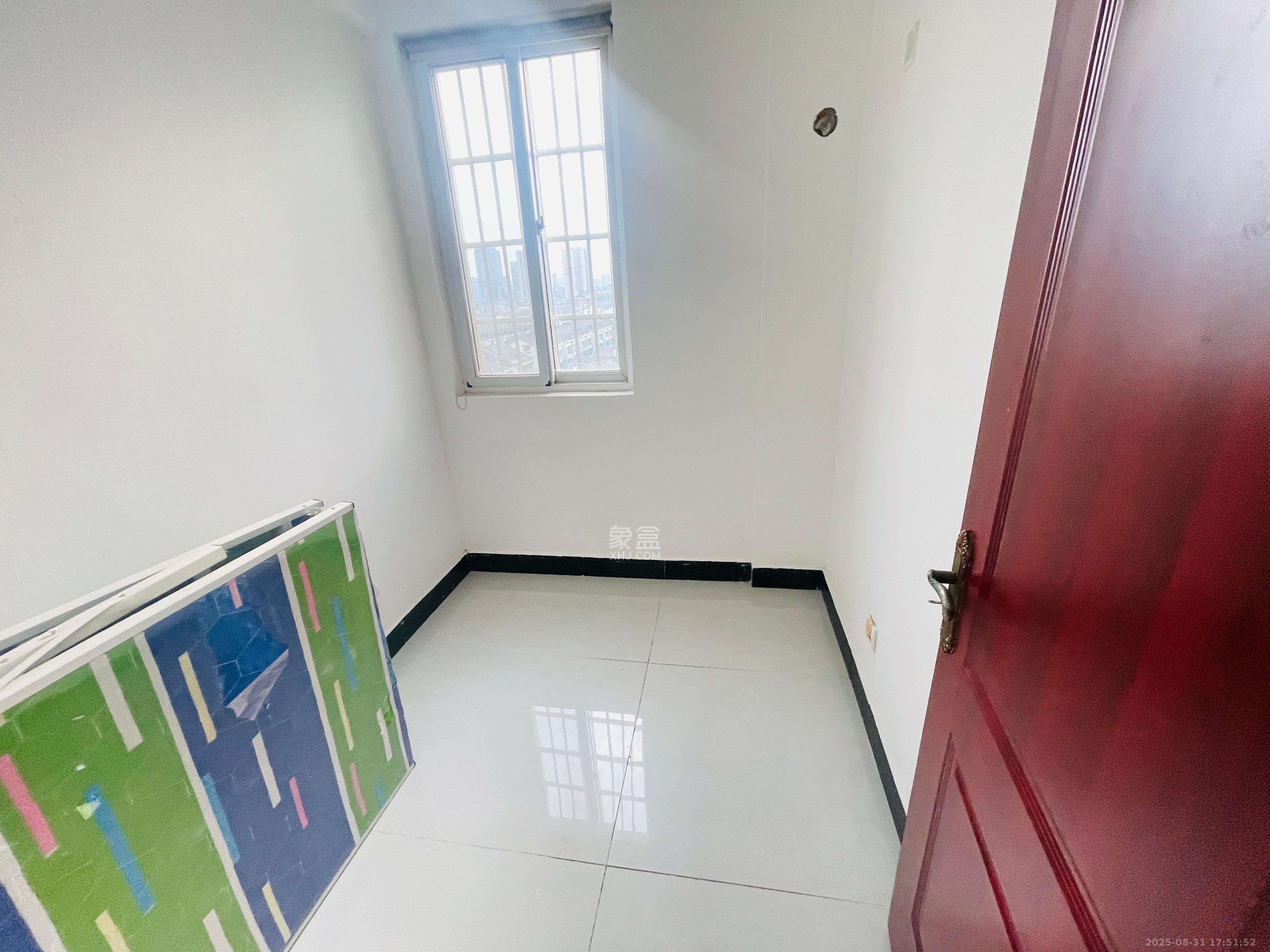 芙蓉上河图 3室2厅1卫 2400.0元/月 芙蓉上河图 3室2厅1卫 2400.0元/月室内图