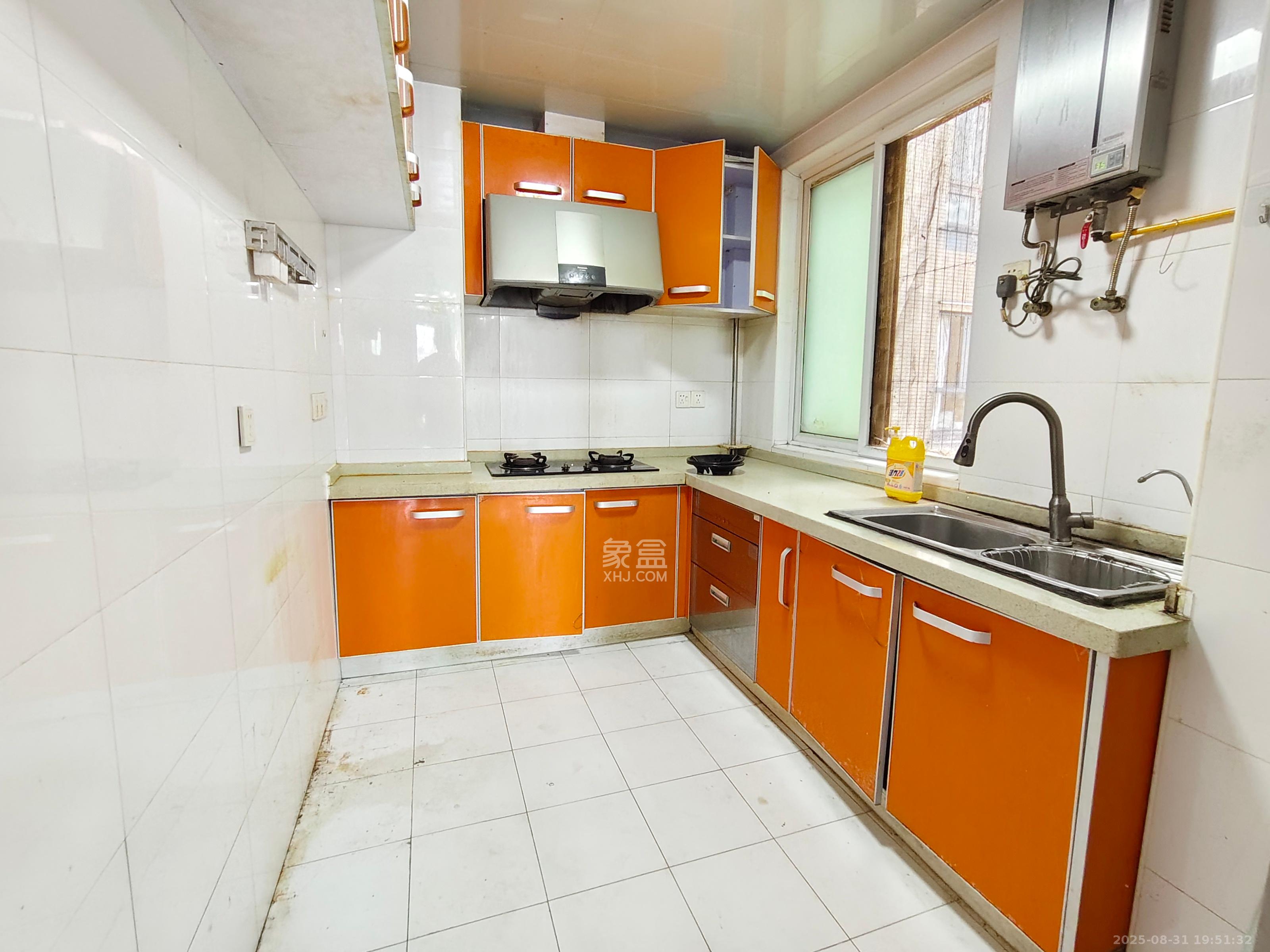 银港水晶城  2室2厅1卫    2200.0元/月 银港水晶城  2室2厅1卫    2200.0元/月室内图