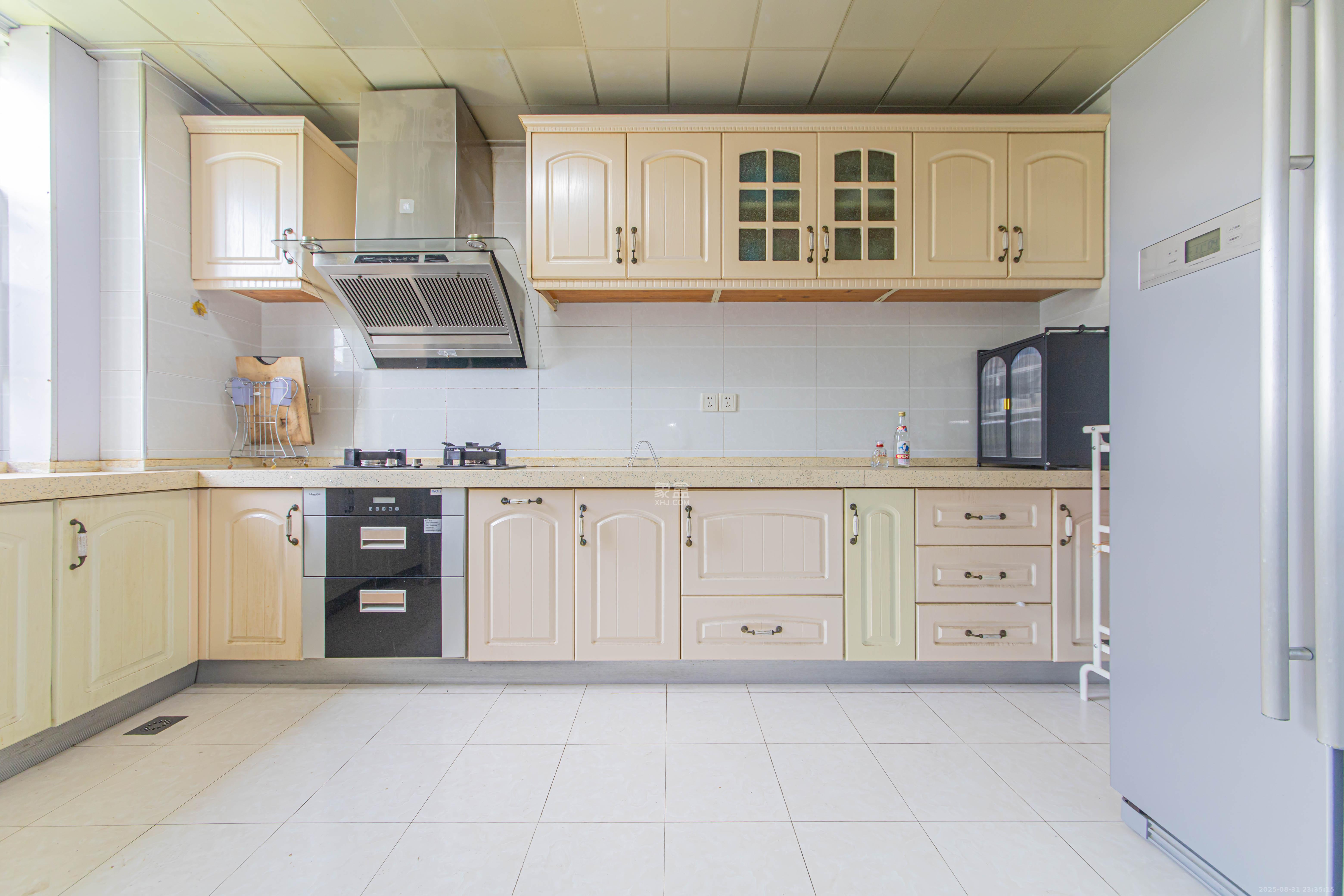 银桂苑  1室2厅2卫    160.0万厨房