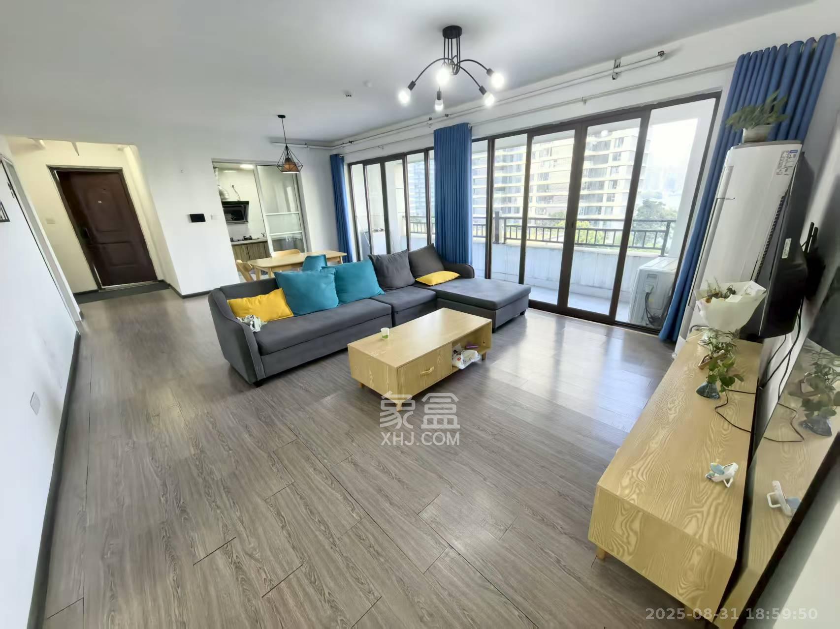 卓越浅水湾  4室2厅2卫   2800.00元/月室内图