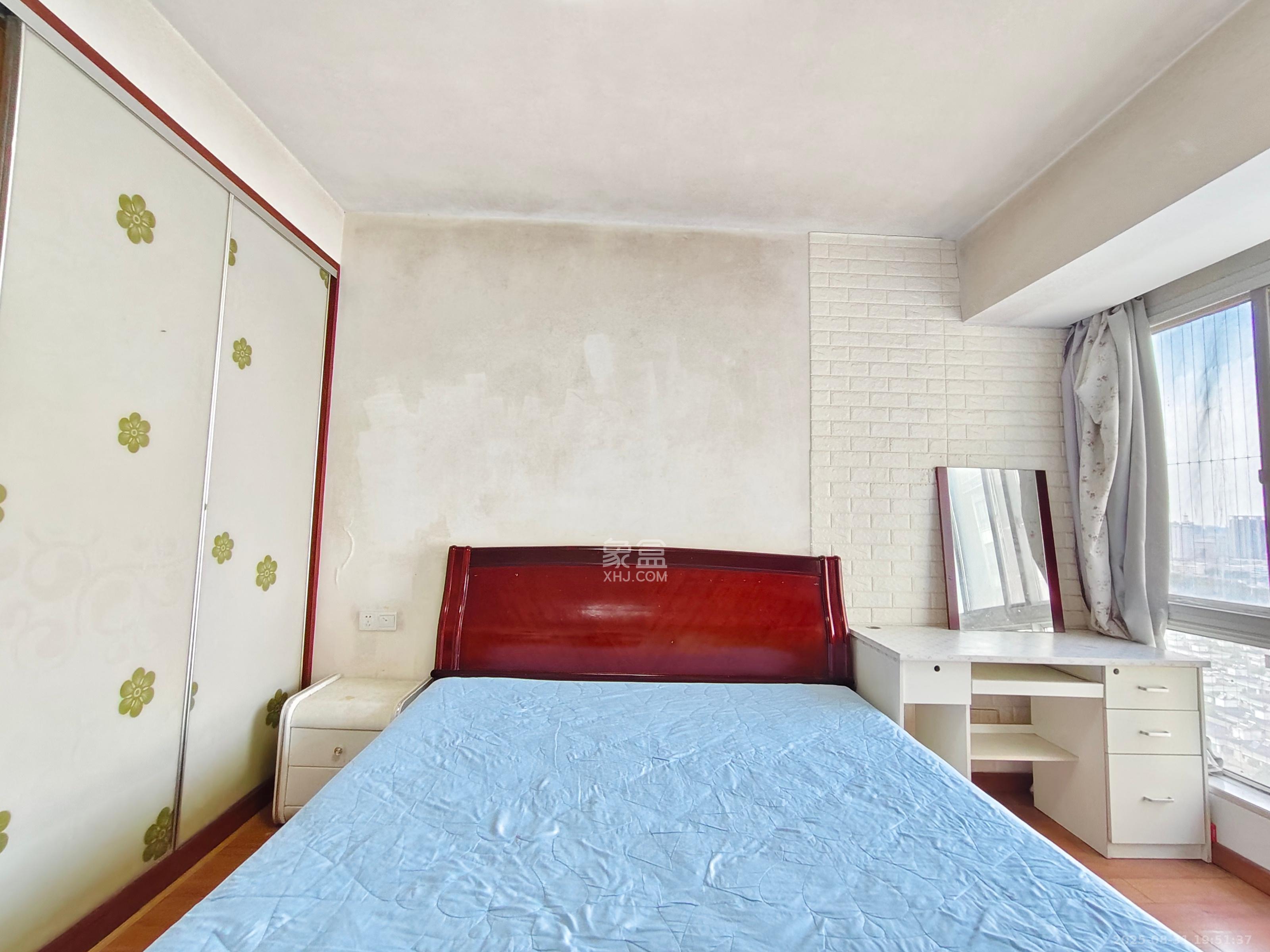 银港水晶城  2室2厅1卫    2200.0元/月 银港水晶城  2室2厅1卫    2200.0元/月室内图