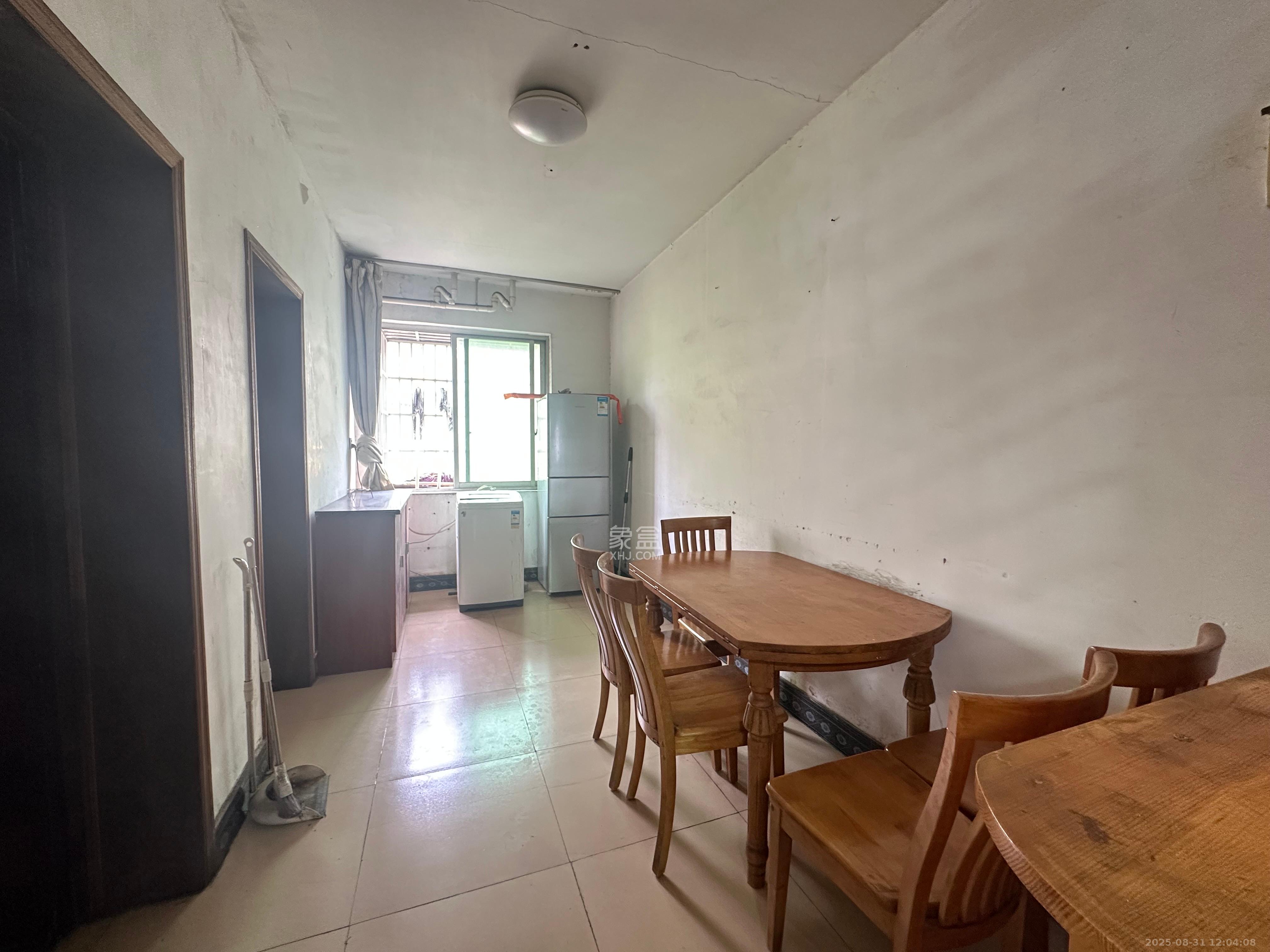 中南汽车世界  2室2厅1卫    1000.0元/月室内图