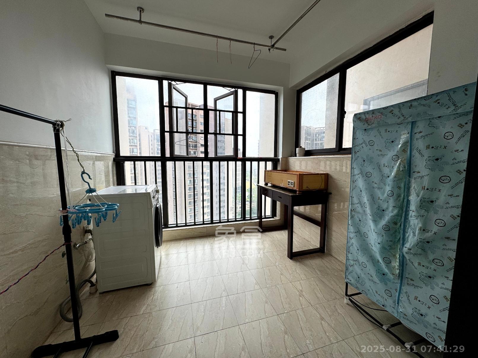 汇金城/嘉华城(二期、三期) 3室2厅2卫 2300.0元/月 汇金城/嘉华城(二期、三期) 3室2厅2卫 2300.0元/月室内图