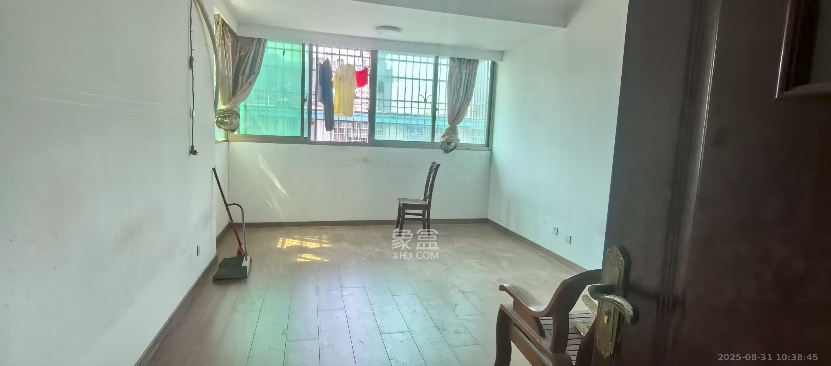 欣胜园  4室2厅2卫    2000.0元/月室内图