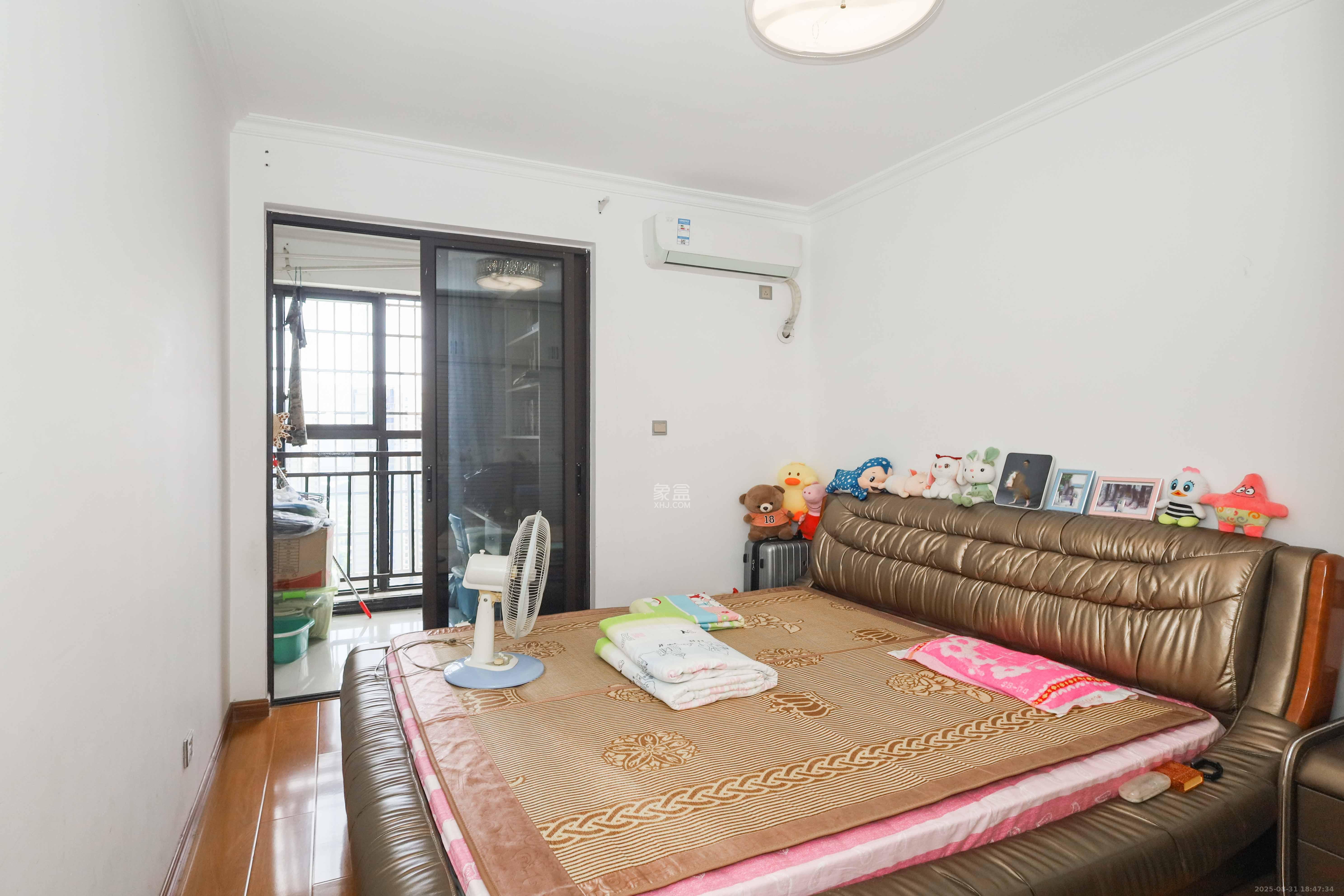 保利麓谷林语E区  3室2厅2卫    105.0万卧室