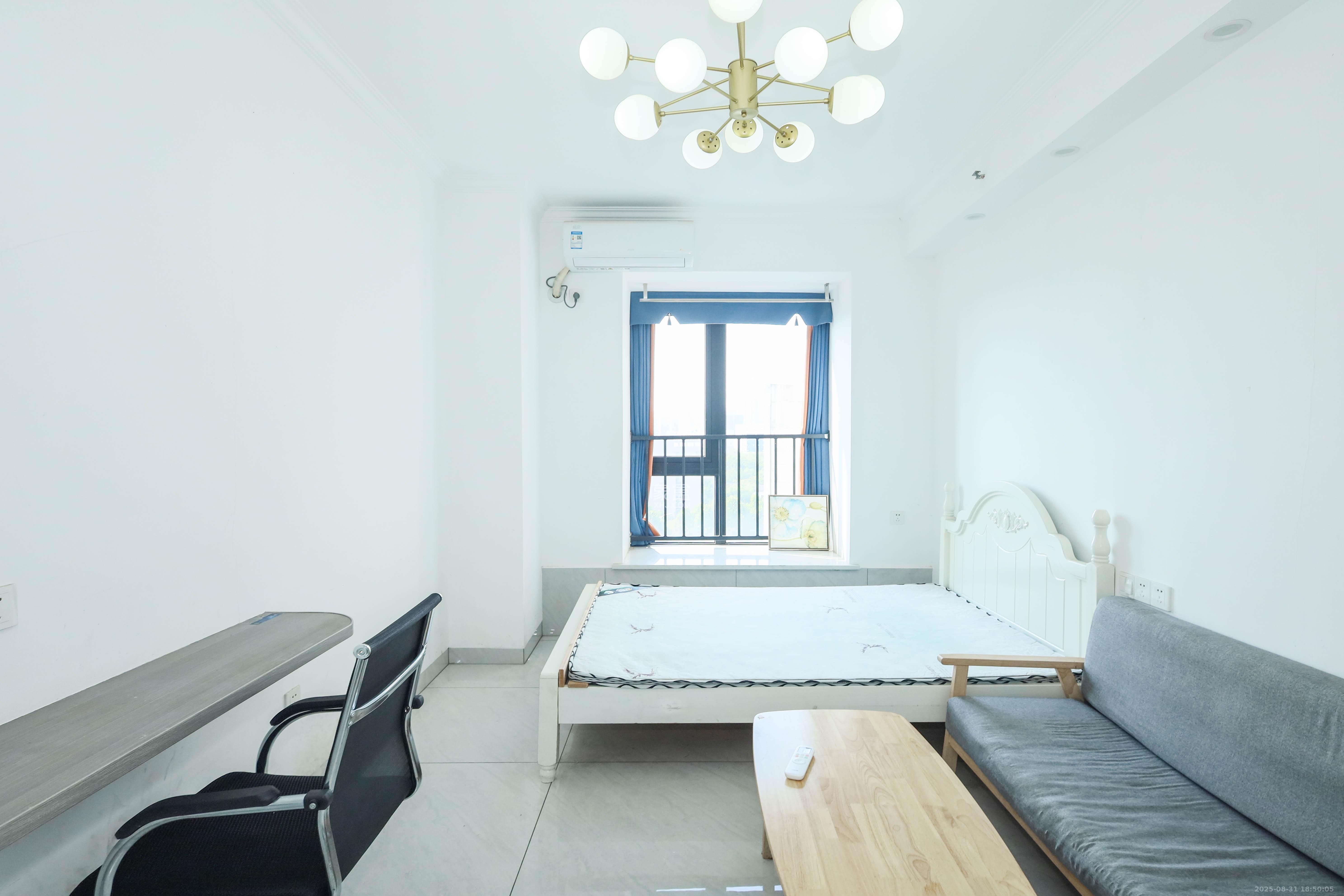 保利麓谷林语I区 1室1厅1卫 24.0万 保利麓谷林语I区 1室1厅1卫 24.0万客厅