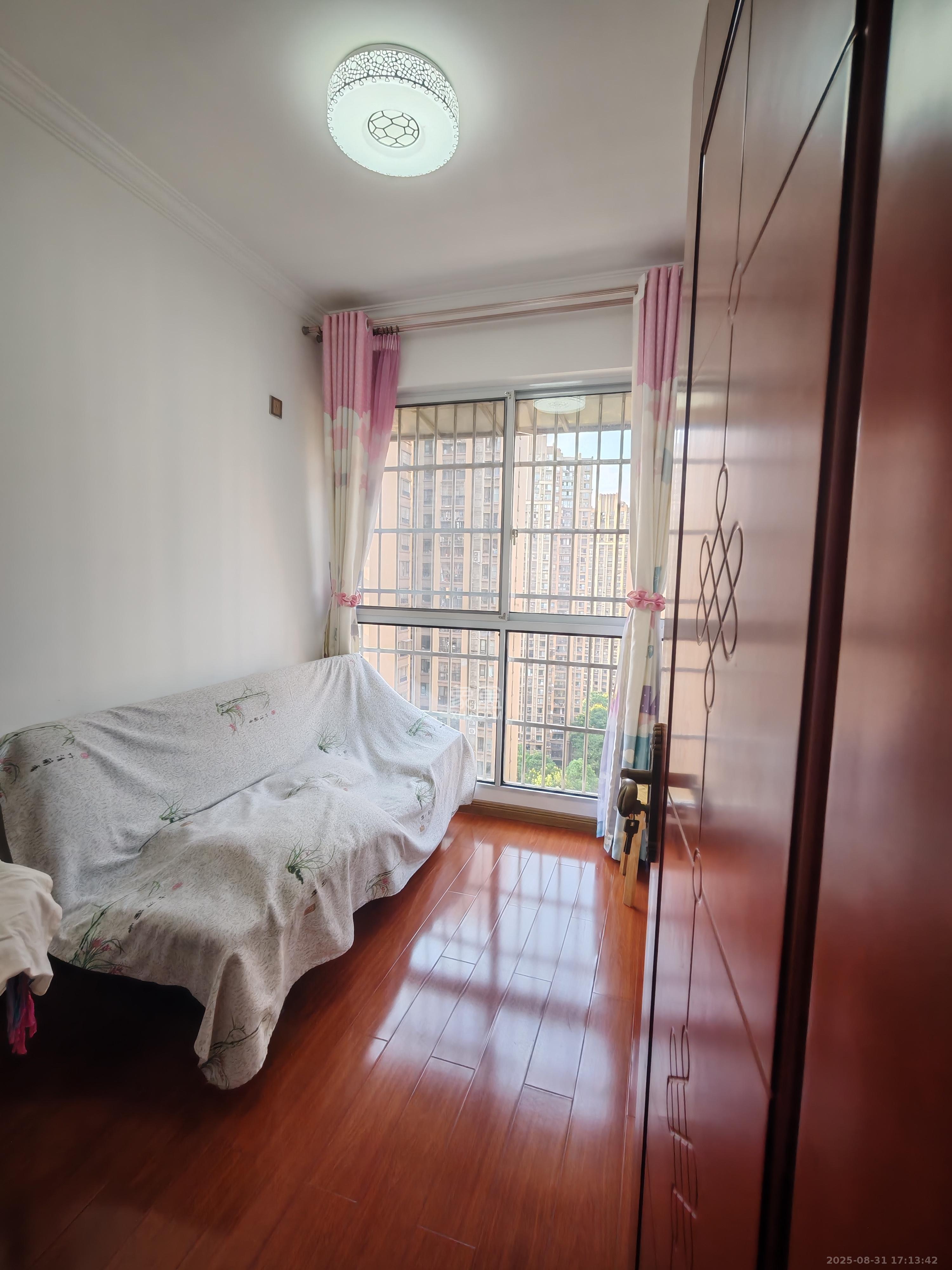 泊林晶城  3室2厅1卫   2300.00元/月室内图