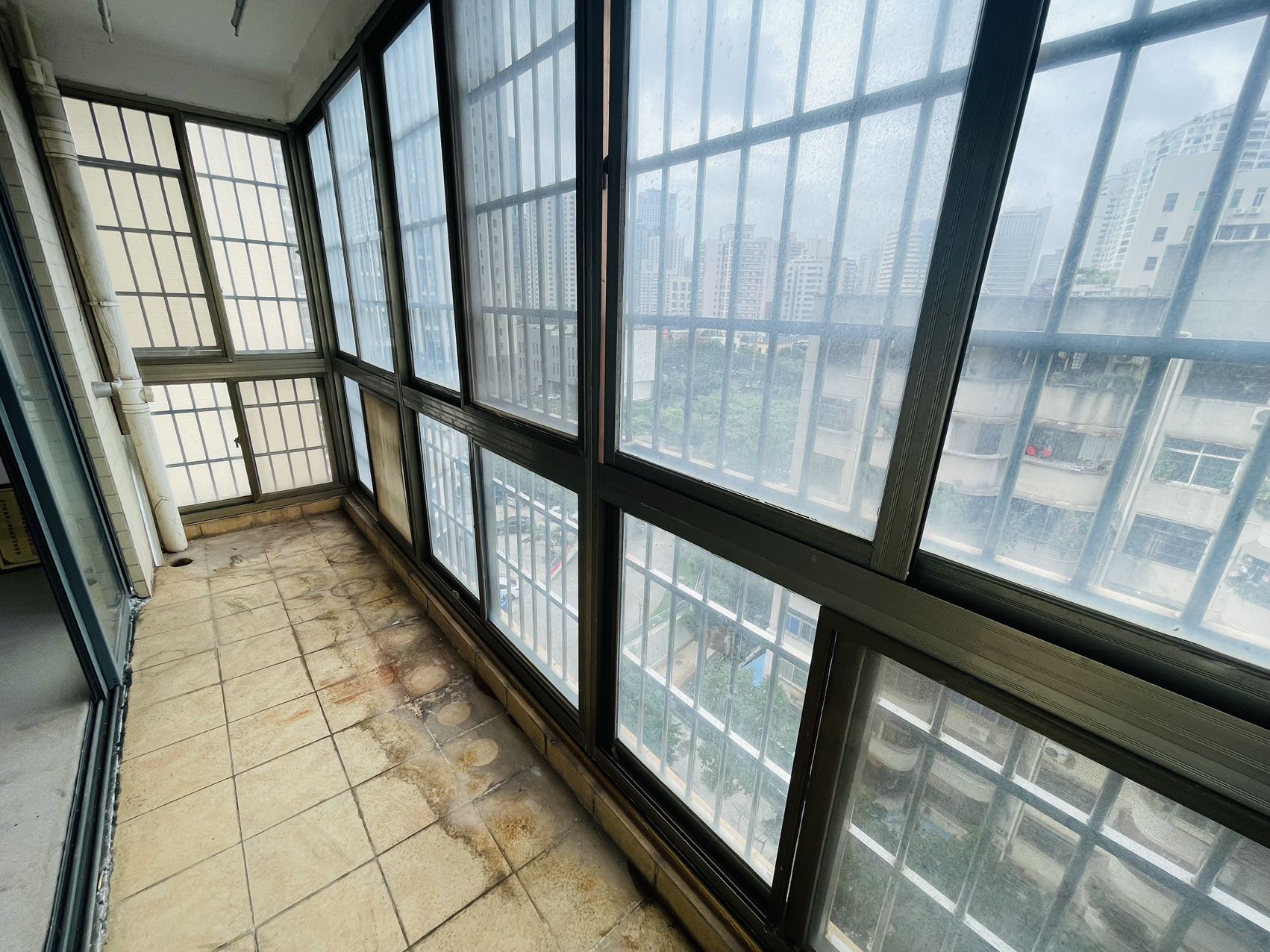 金海广场 4室2厅2卫 3300.0元/月 金海广场 4室2厅2卫 3300.0元/月室内图