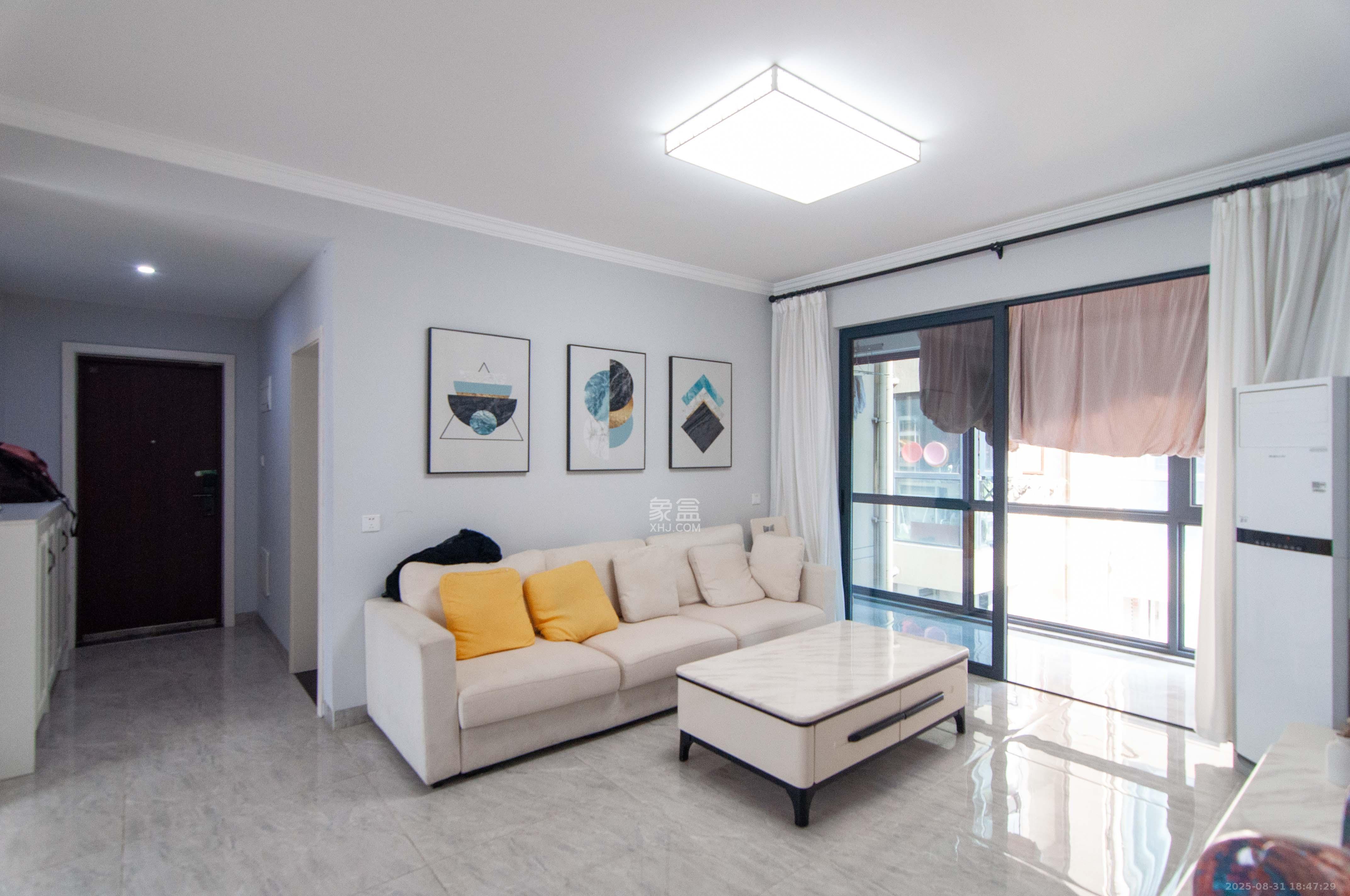 中建梅溪湖中心  4室2厅2卫    188.0万客厅