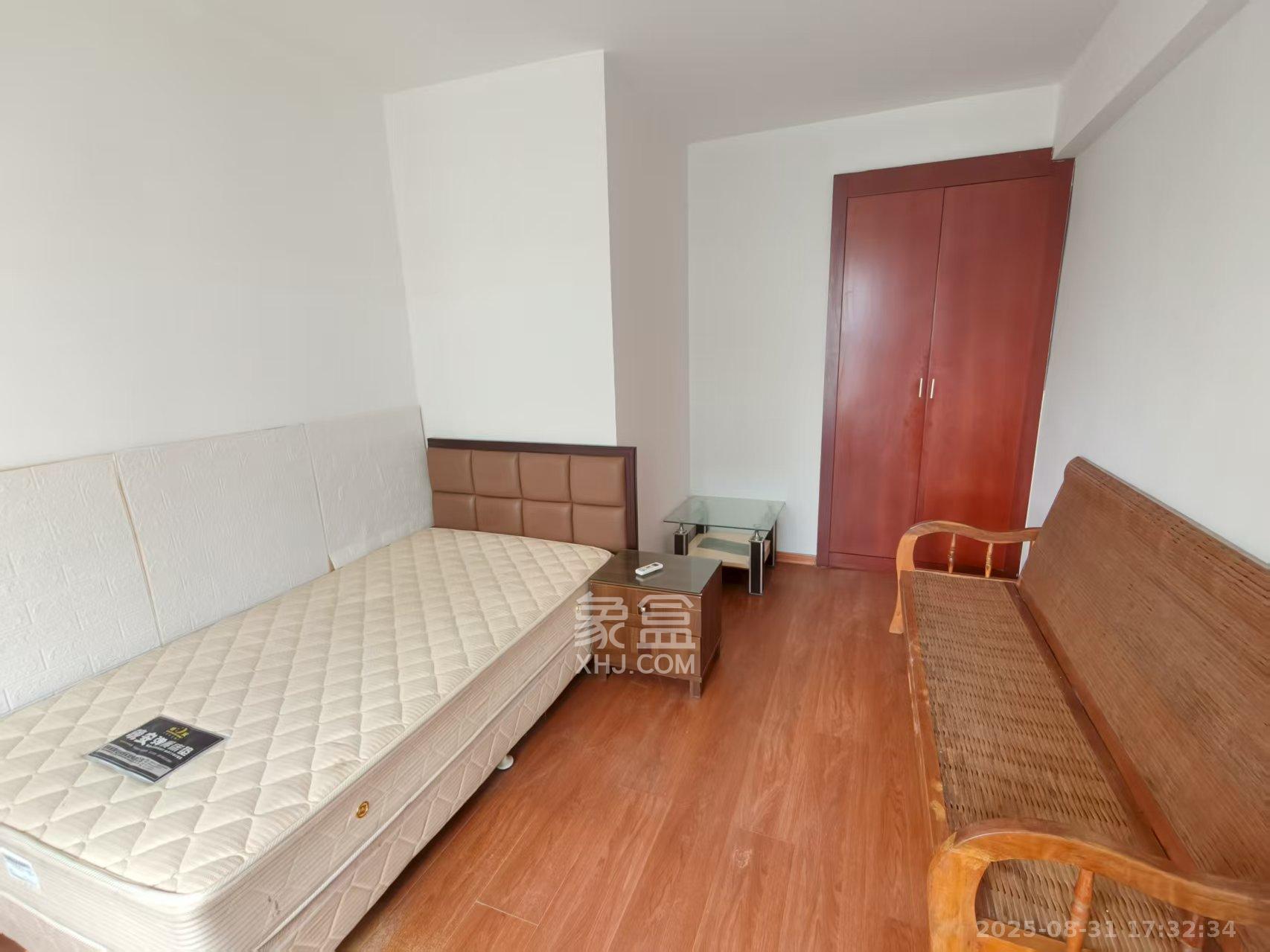 华天苑 3室2厅1卫 2300.0元/月 华天苑 3室2厅1卫 2300.0元/月室内图