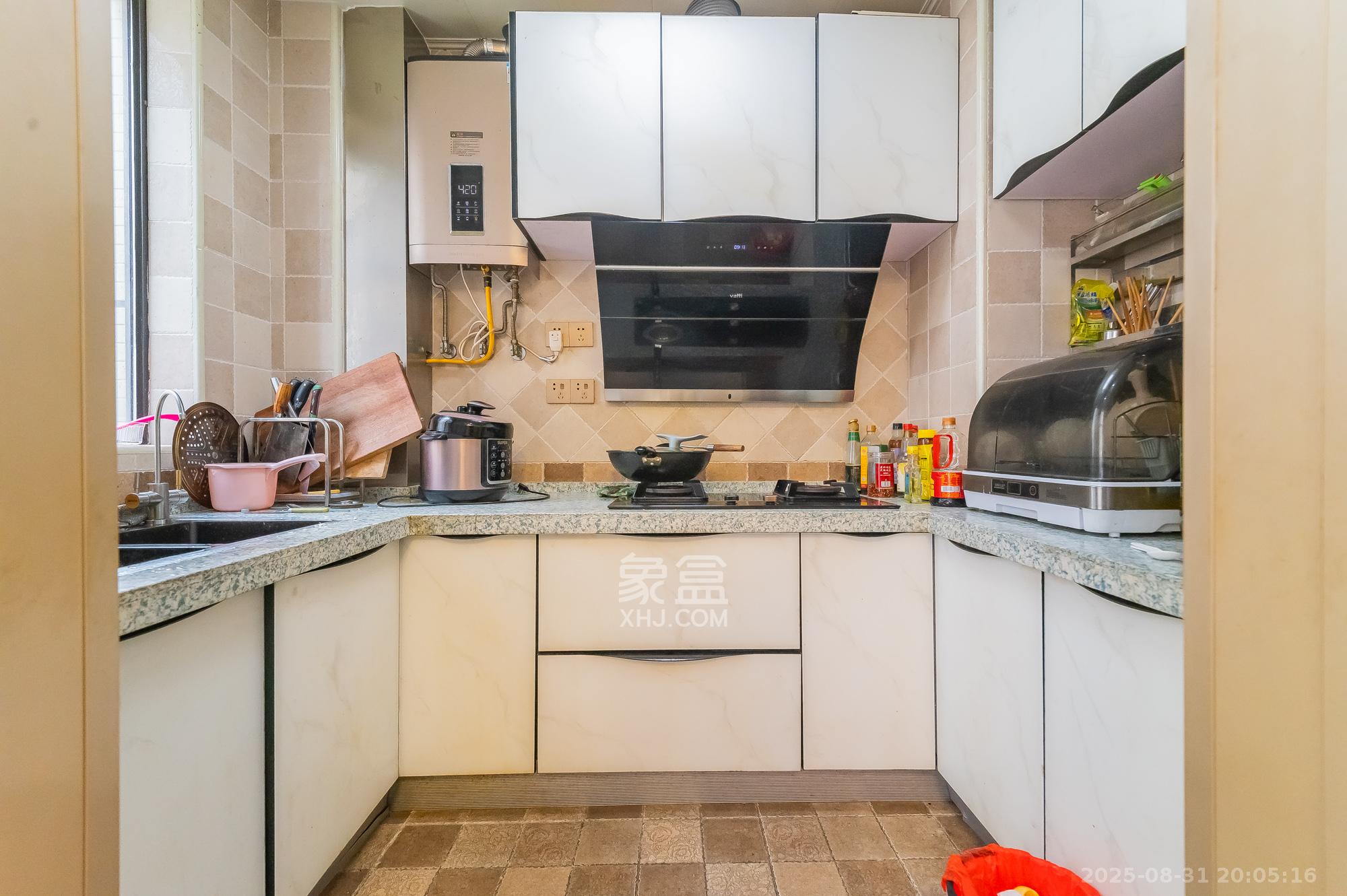 国泰九龙湾  4室2厅2卫    87.8万 国泰九龙湾  4室2厅2卫    87.8万厨房