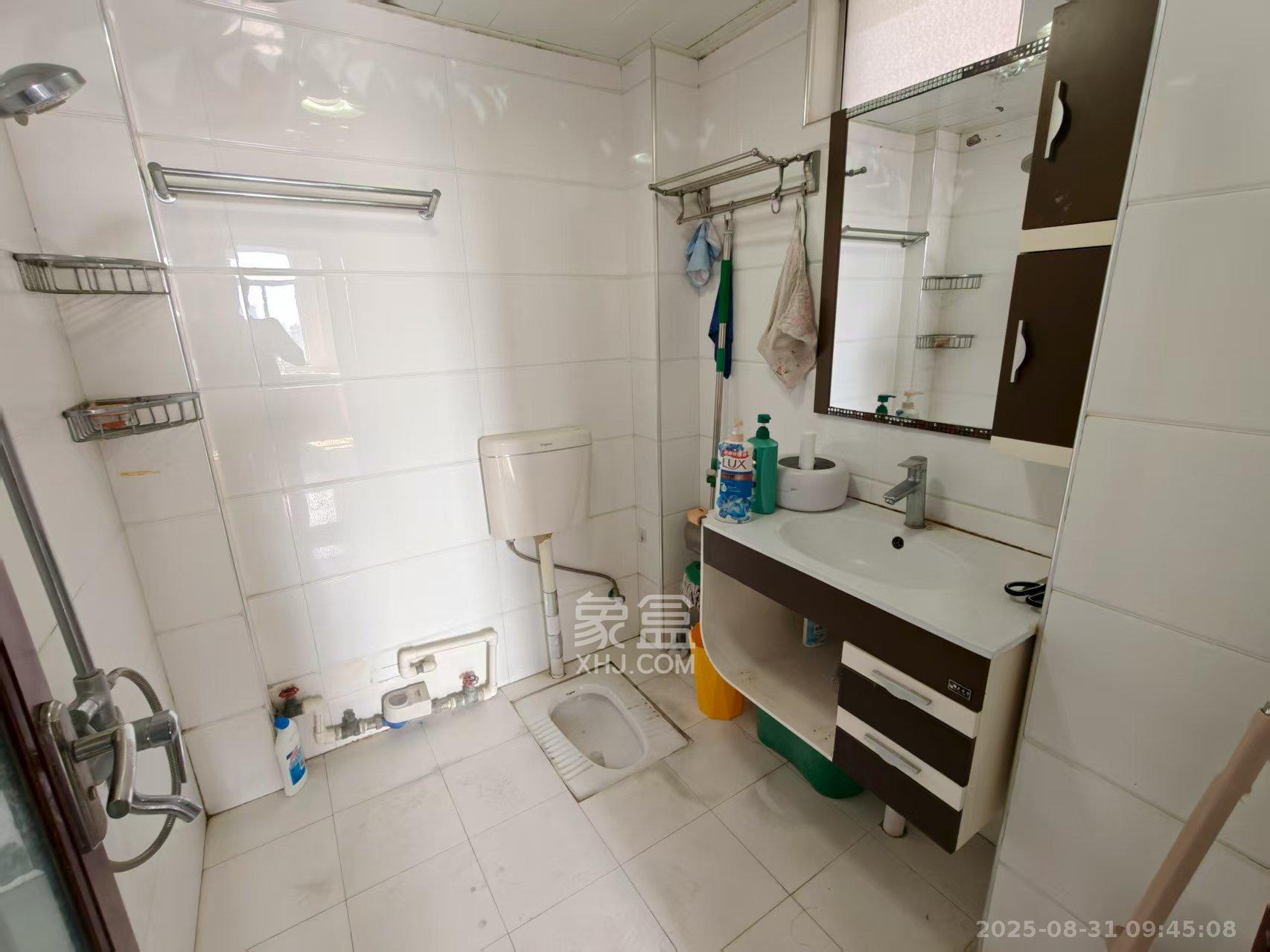 君临国际  2室1厅1卫    3800.0元/月 君临国际  2室1厅1卫    3800.0元/月室内图