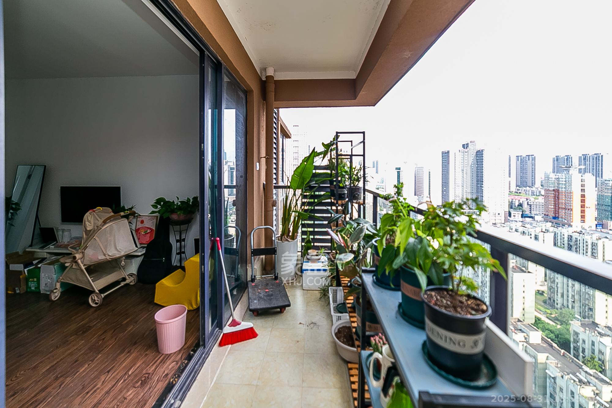 荣悦台  3室2厅2卫    180.0万 荣悦台  3室2厅2卫    180.0万阳台