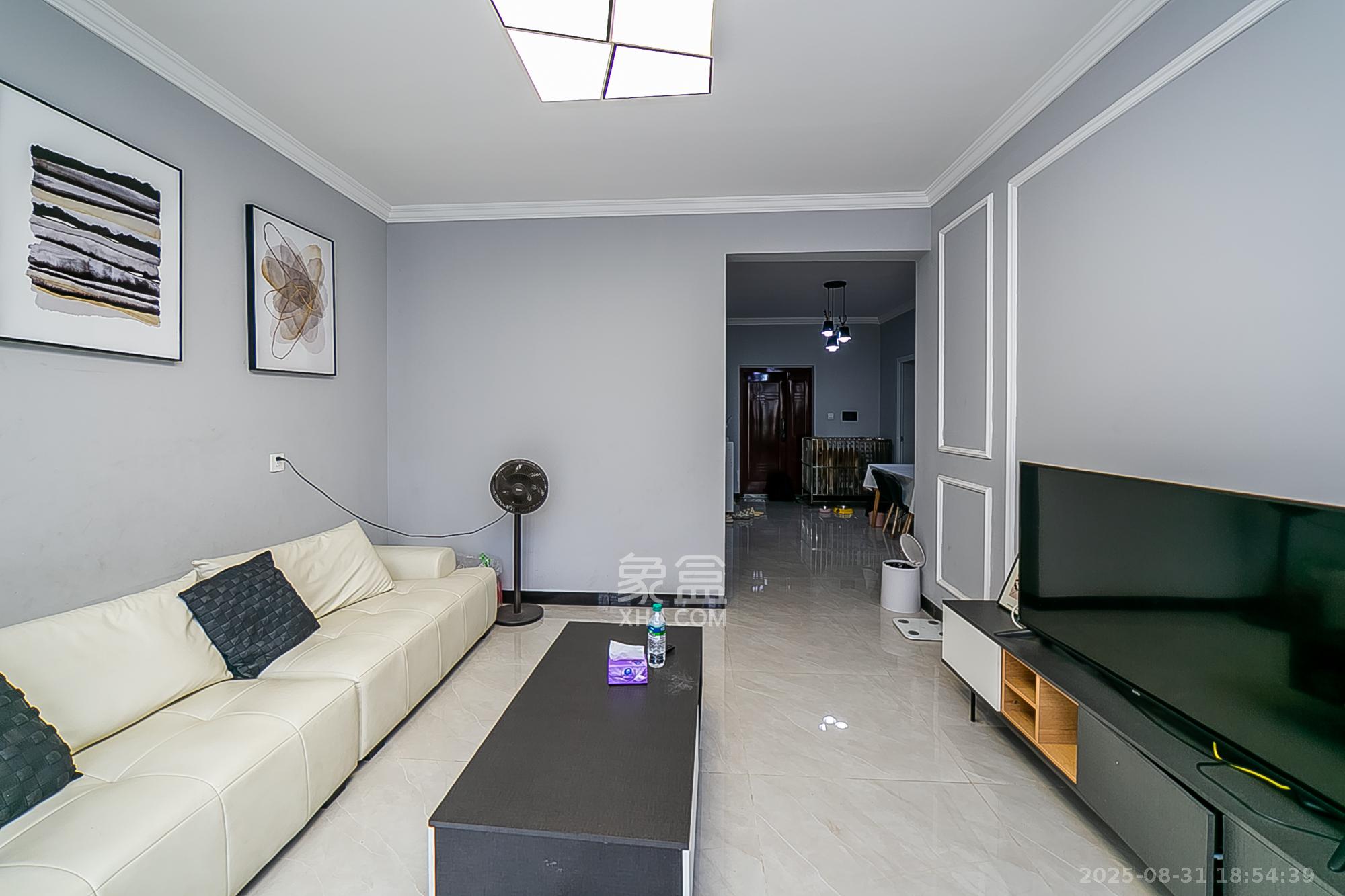 长盛岚庭  3室2厅1卫    95.0万 长盛岚庭  3室2厅1卫    95.0万客厅