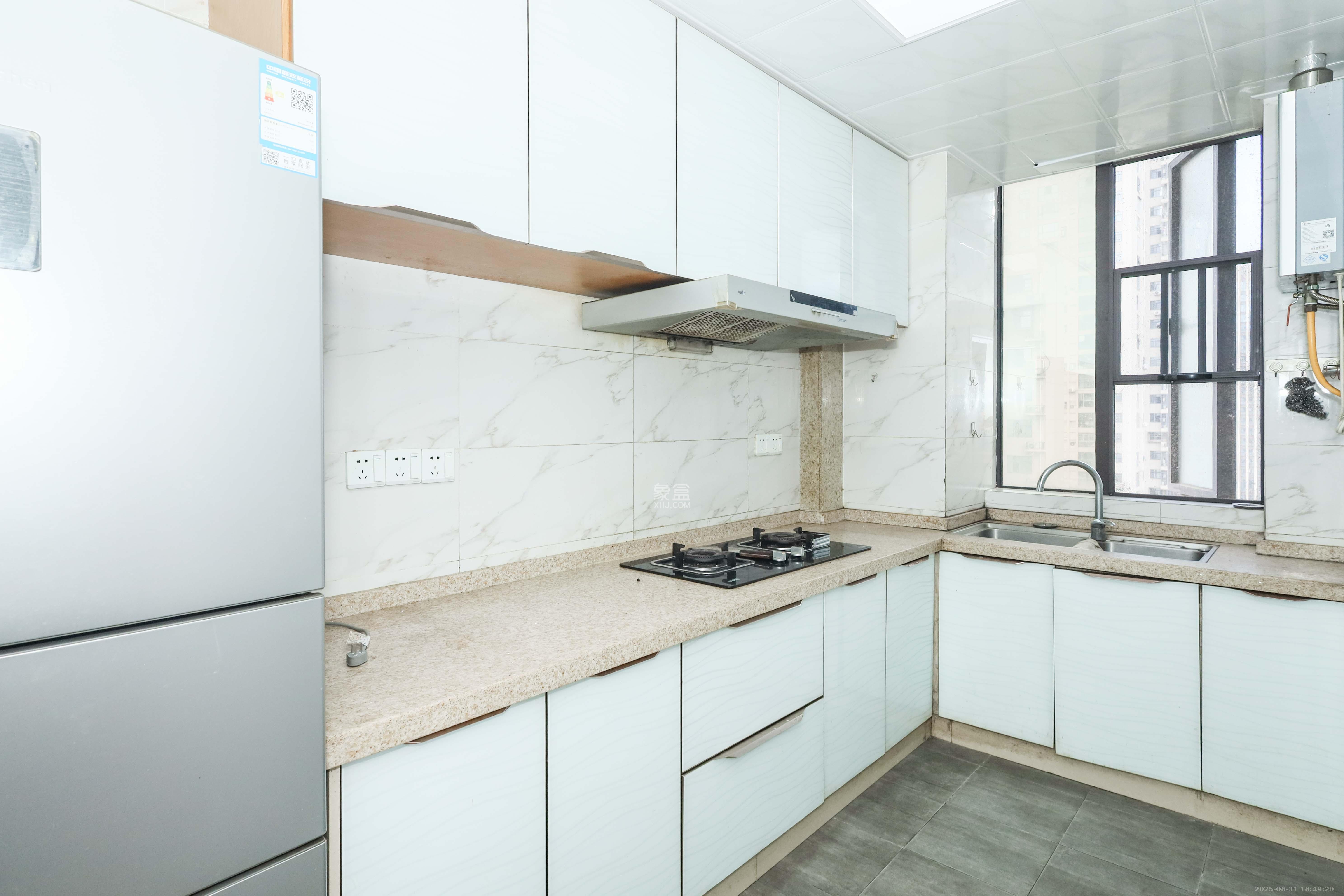 麓谷星辰  2室1厅1卫    72.0万厨房