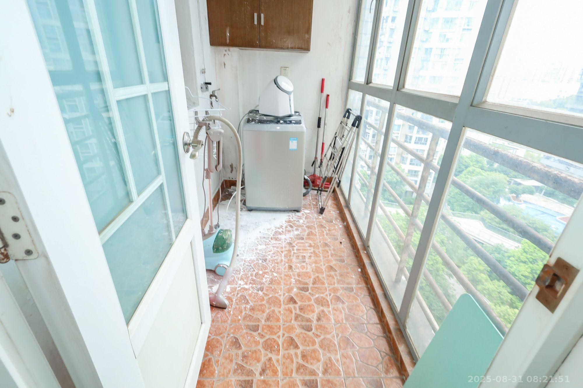 沁园春  3室2厅2卫    3200.0元/月室内图