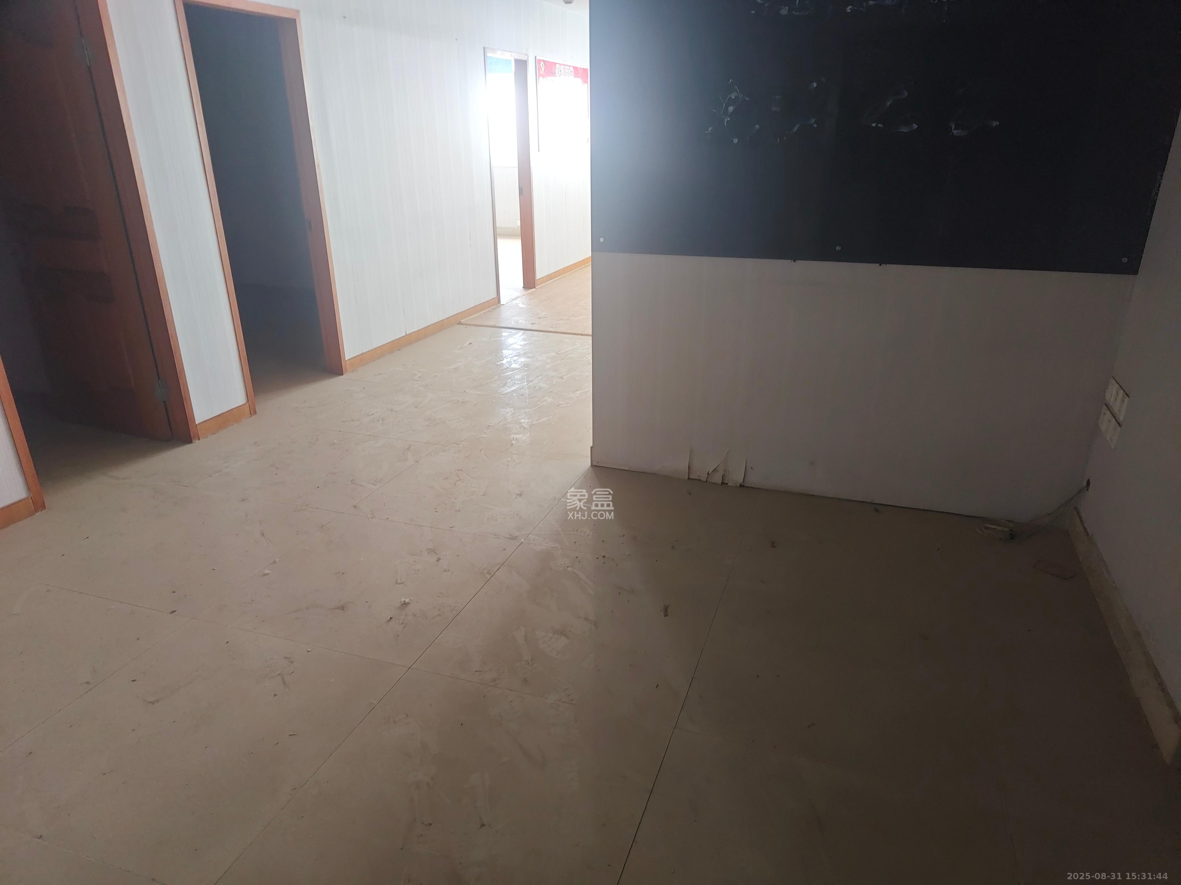 开源鑫城   100.0㎡      3000.0元/月室内图