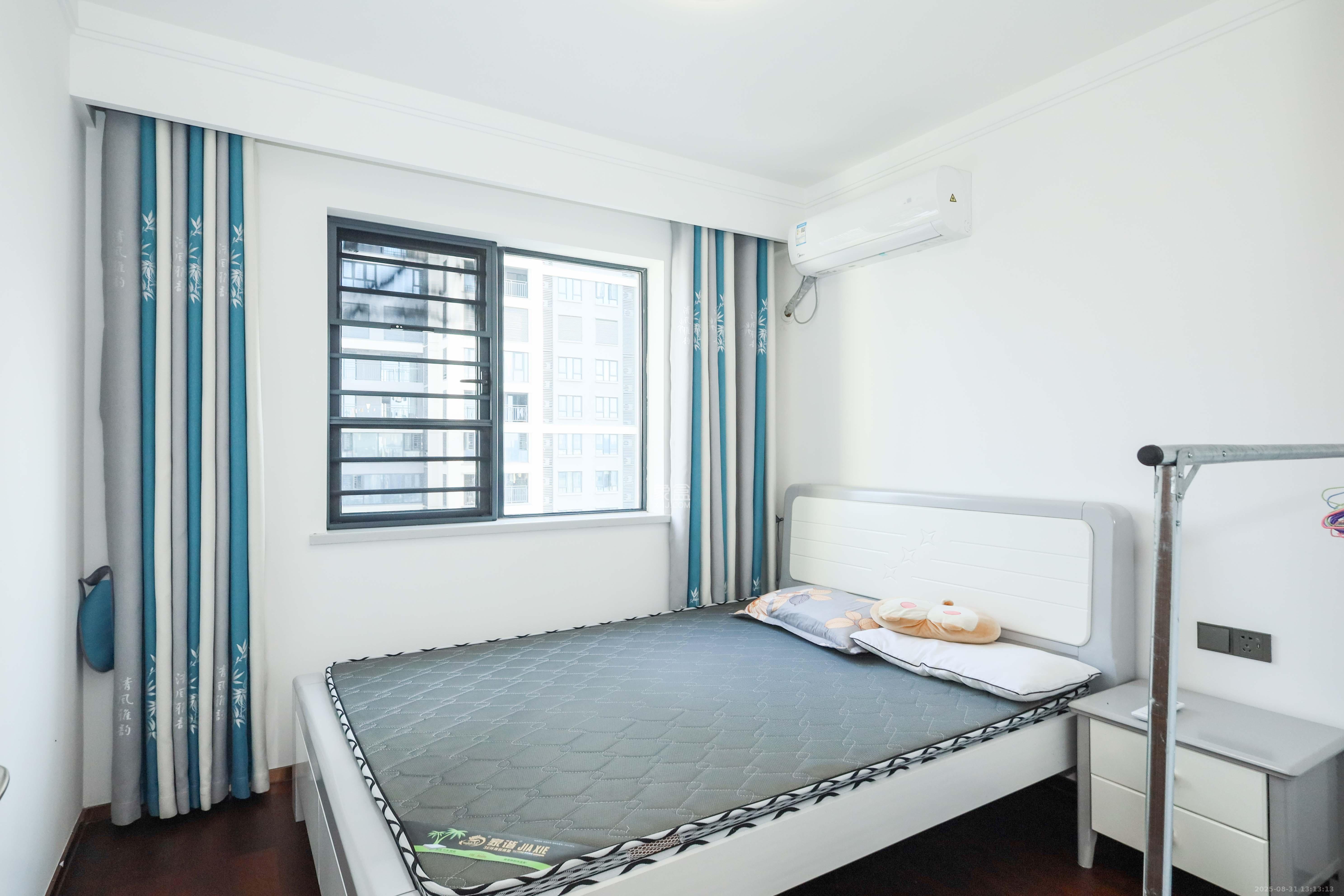 梅溪悦章  4室2厅2卫    168.0万卧室