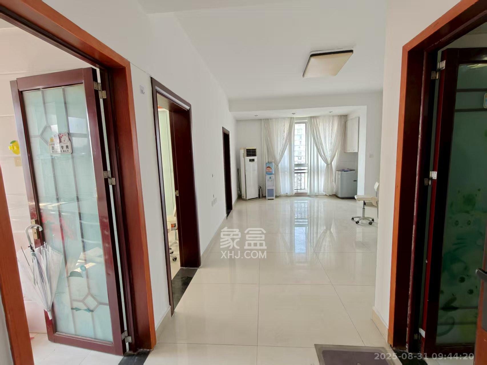 君临国际  2室1厅1卫    3800.0元/月 君临国际  2室1厅1卫    3800.0元/月室内图