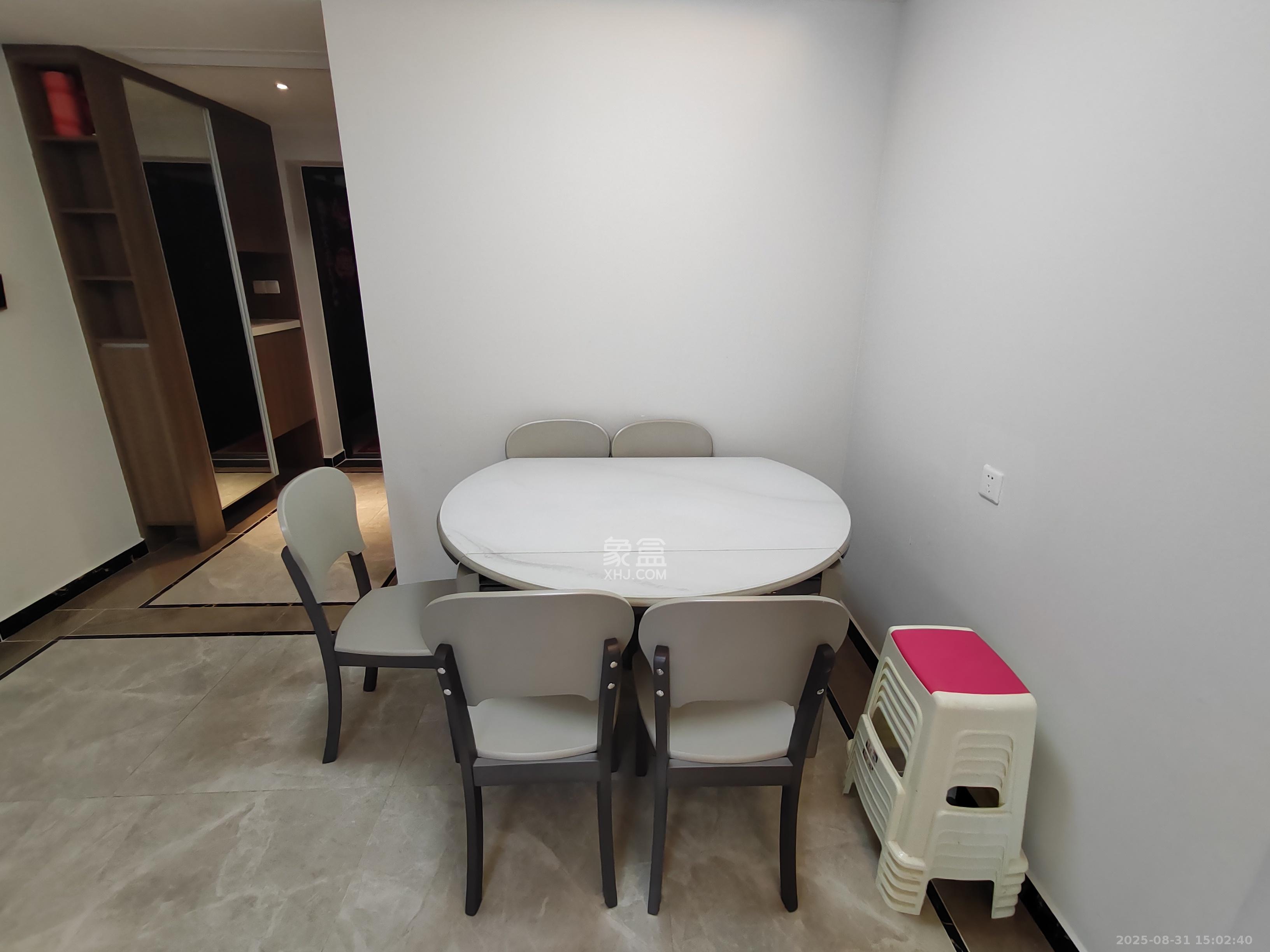 保利恒伟时光印象  4室2厅2卫    2600.0元/月室内图