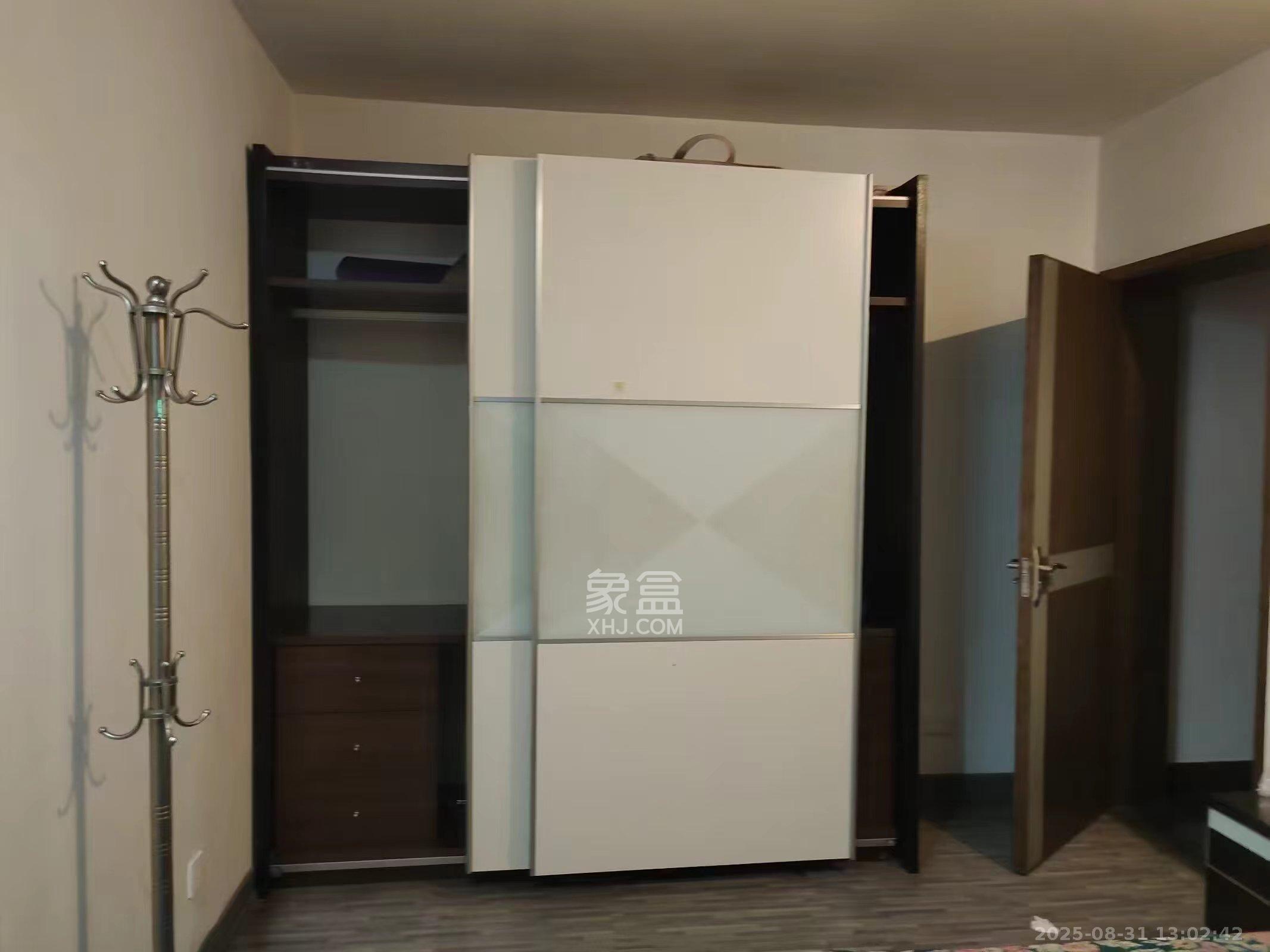 华天新城  3室2厅1卫    3800.0元/月 华天新城  3室2厅1卫    3800.0元/月室内图