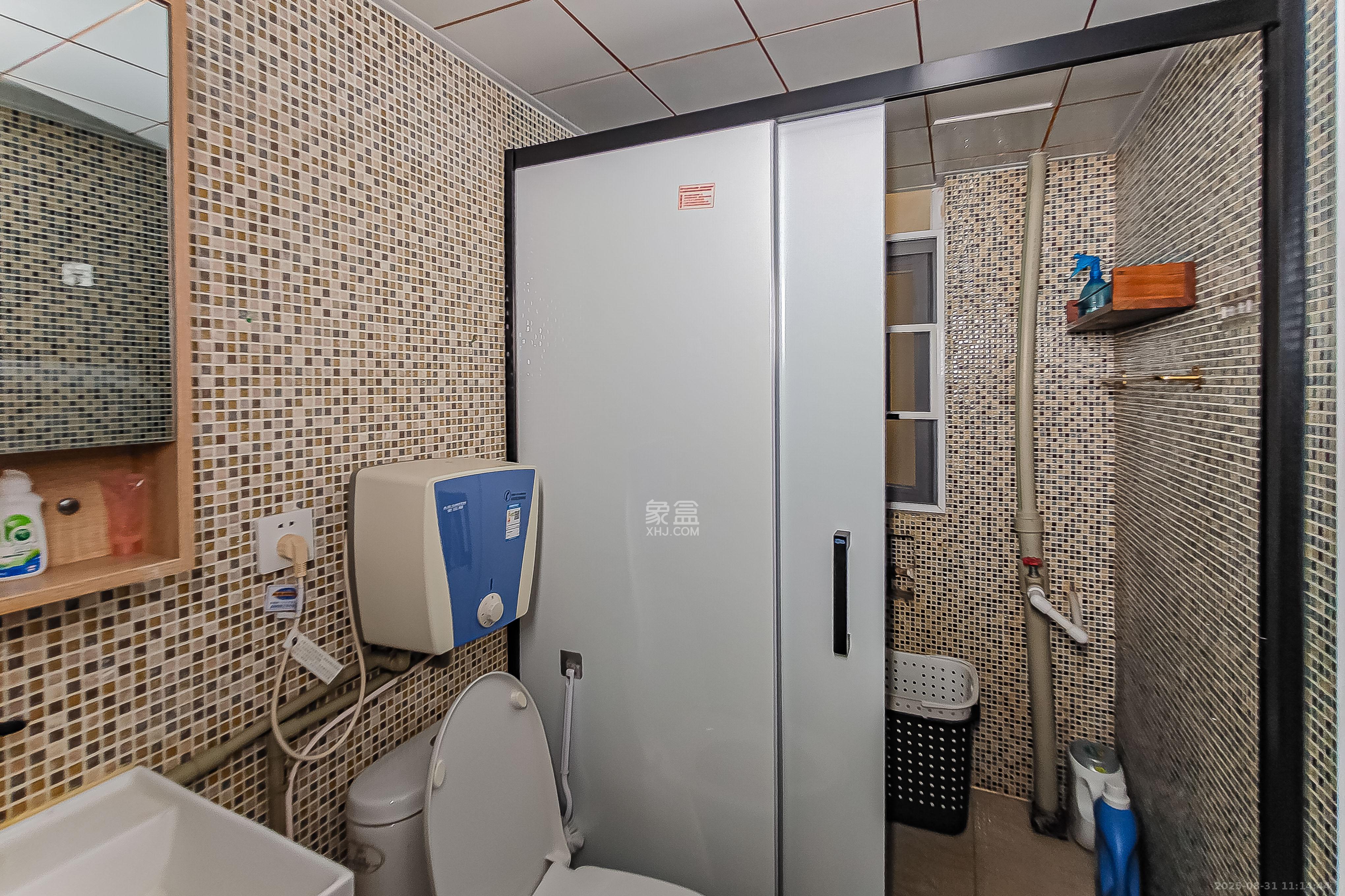 宏泽佳园  5室2厅3卫    298.0万卫生间