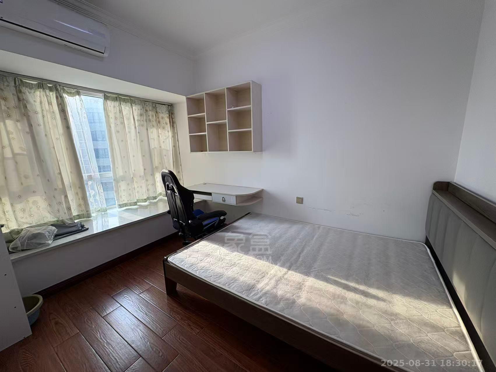 美的城三期  3室2厅1卫    1900.0元/月室内图