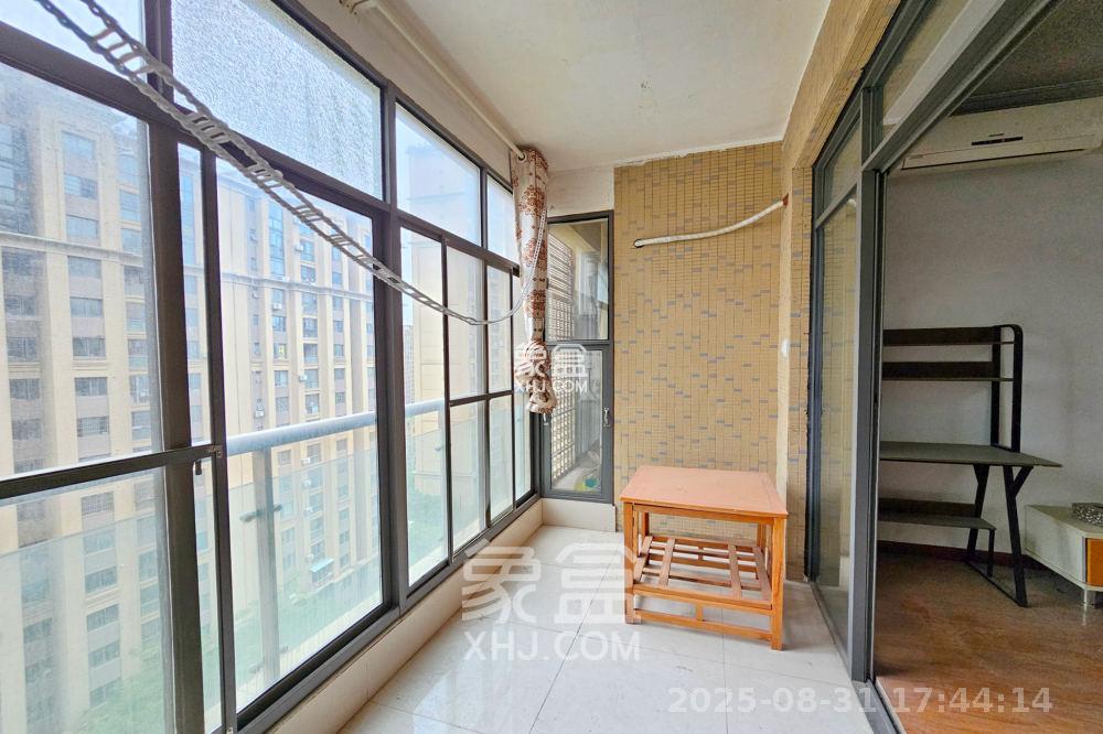 新华都万家城  3室2厅2卫    2000.0元/月室内图