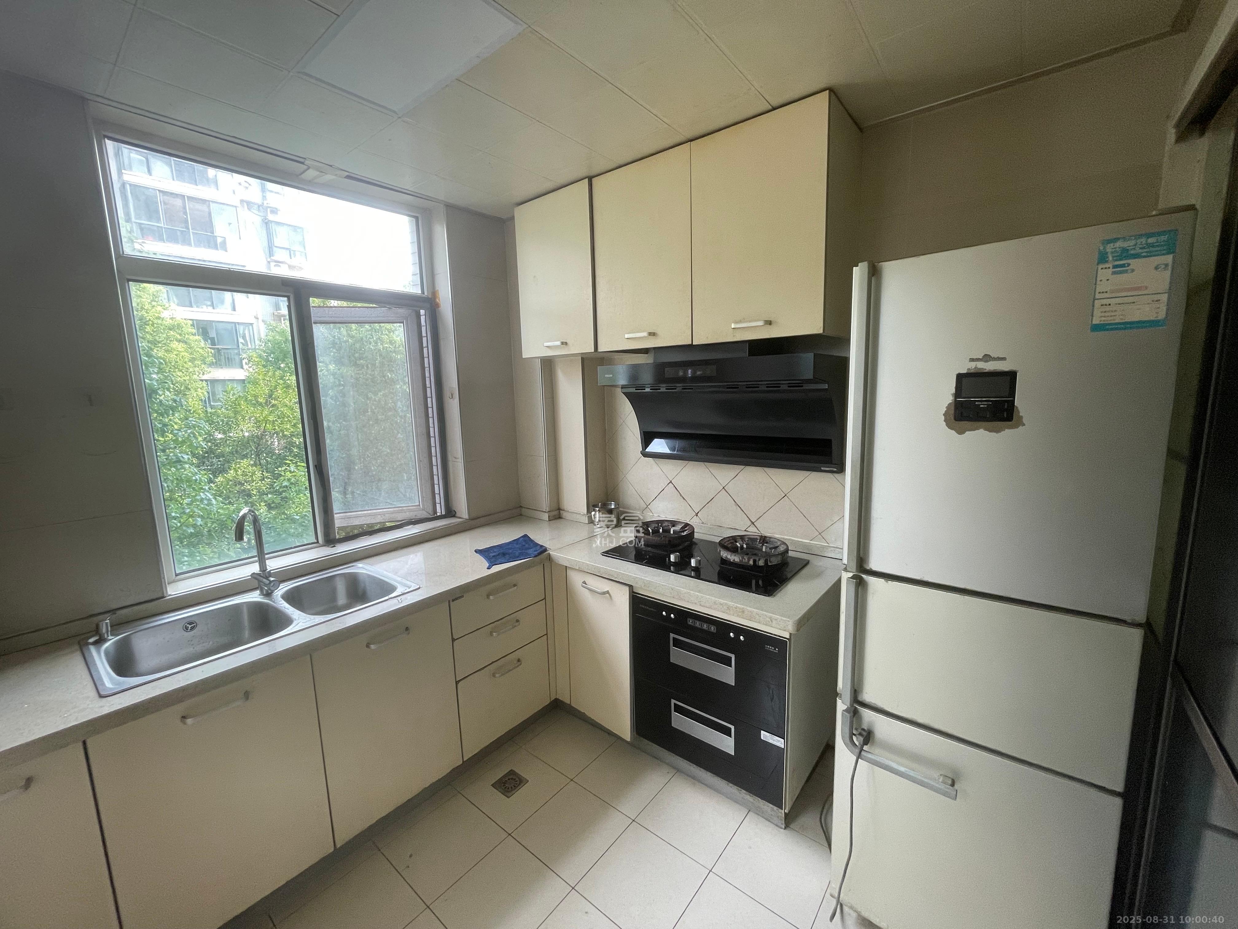 山语城一期 3室2厅2卫 2300.0元/月 山语城一期 3室2厅2卫 2300.0元/月室内图