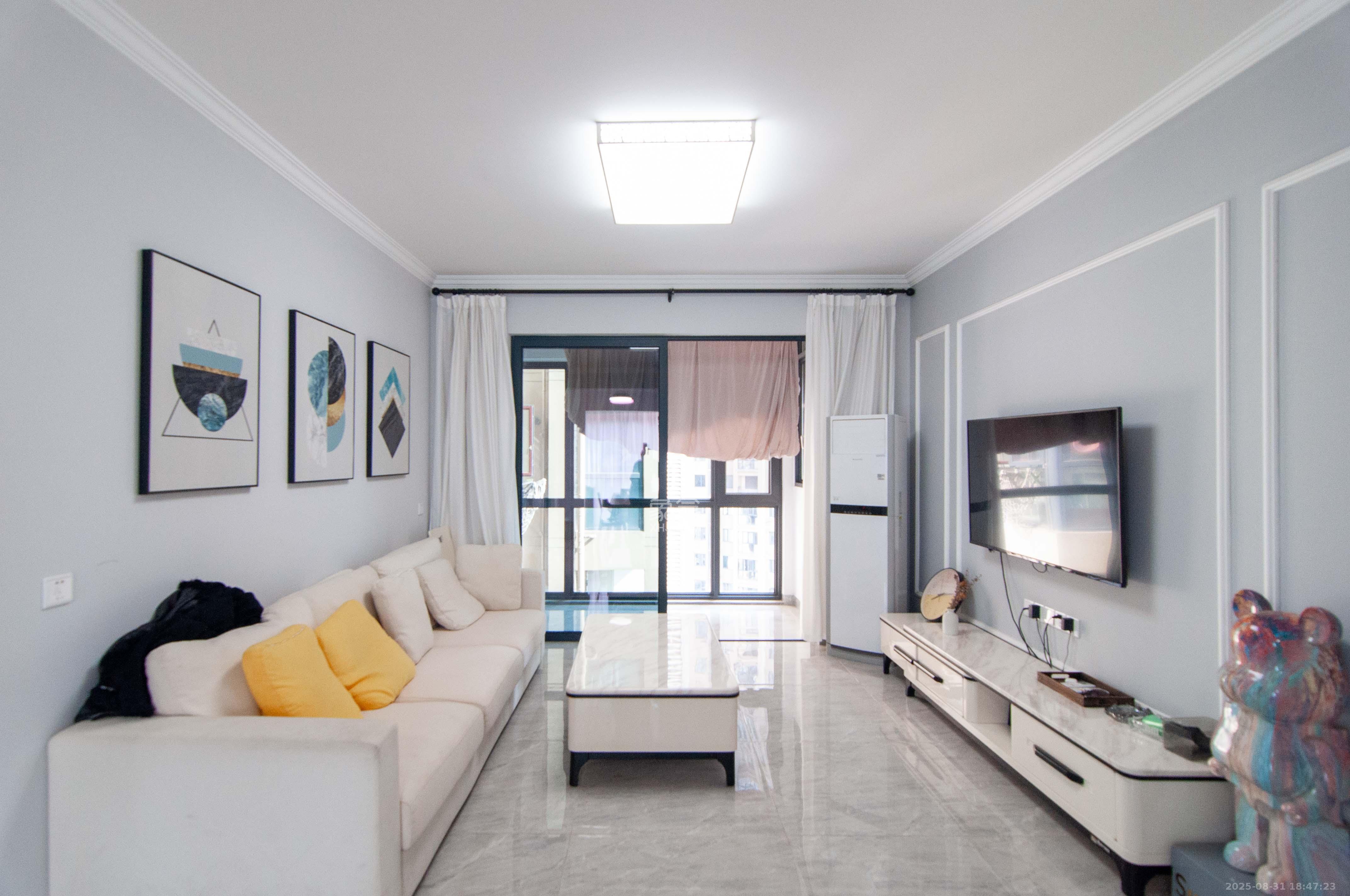 中建梅溪湖中心 4室2厅2卫 188.0万 中建梅溪湖中心 4室2厅2卫 188.0万客厅