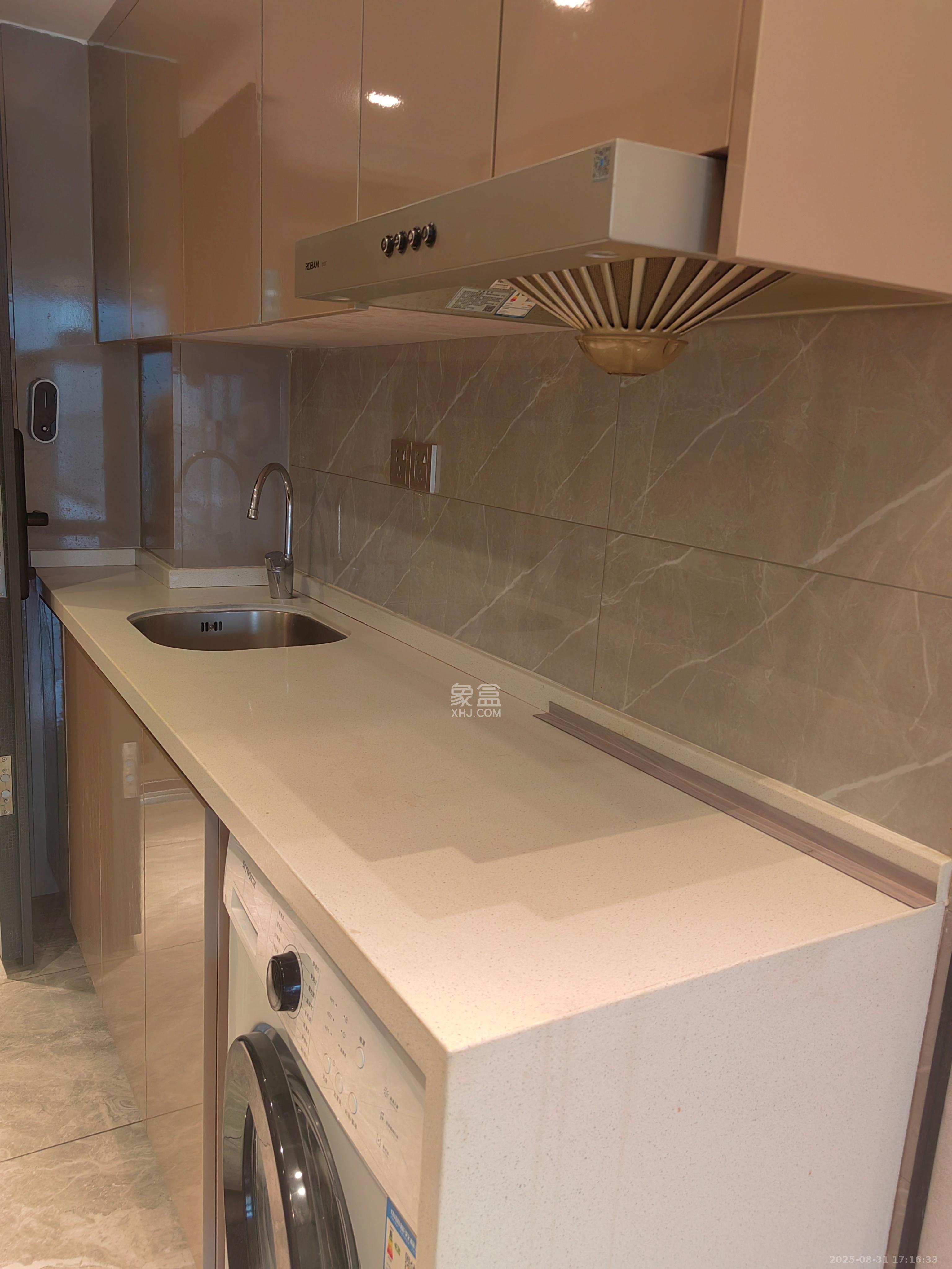 中一鲲出（鲲鹏府）  2室1厅1卫   2500.00元/月室内图