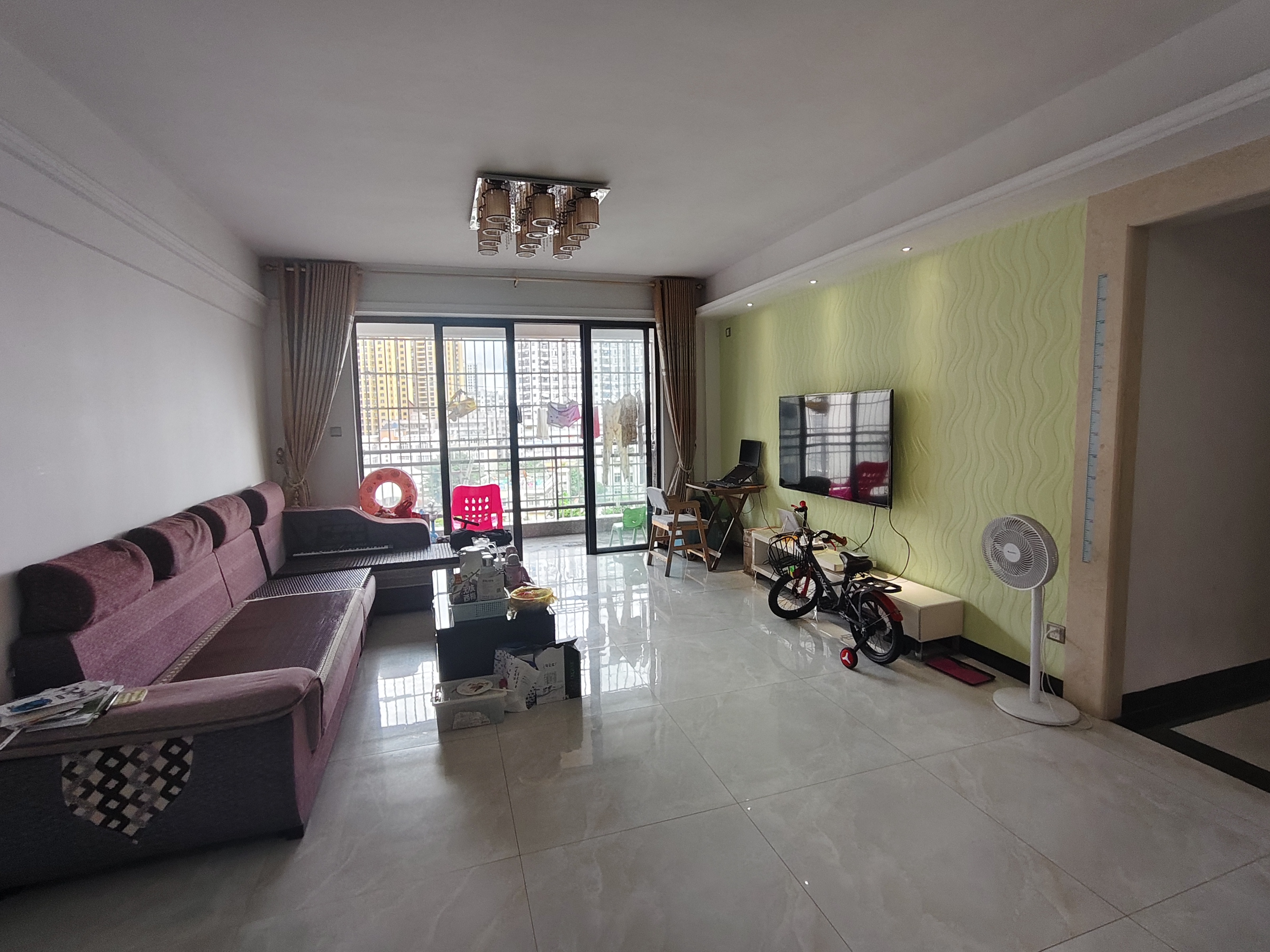 西岭华庭  3室2厅2卫    3200.0元/月 西岭华庭  3室2厅2卫    3200.0元/月室内图