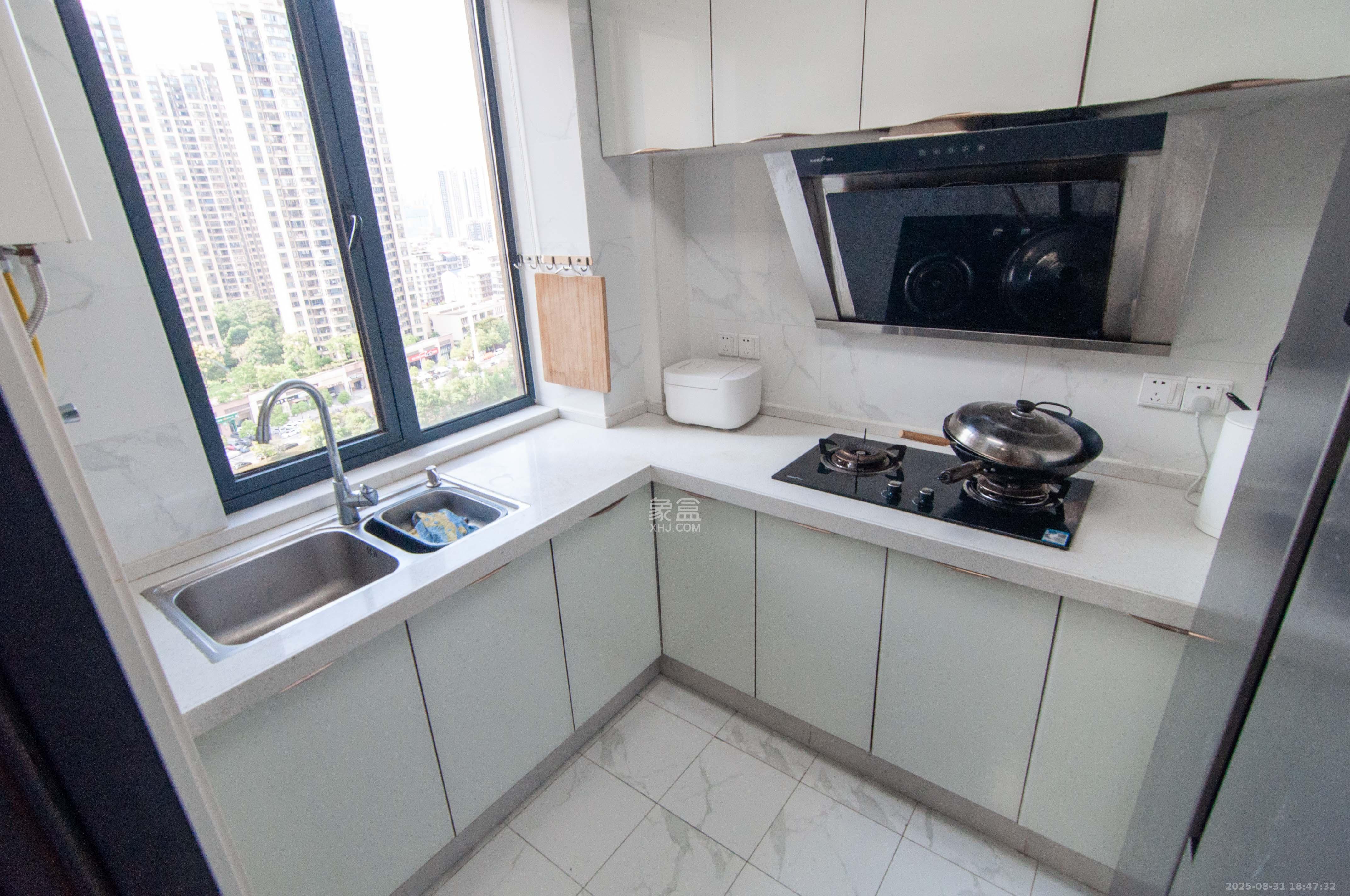 中建梅溪湖中心  4室2厅2卫    188.0万厨房