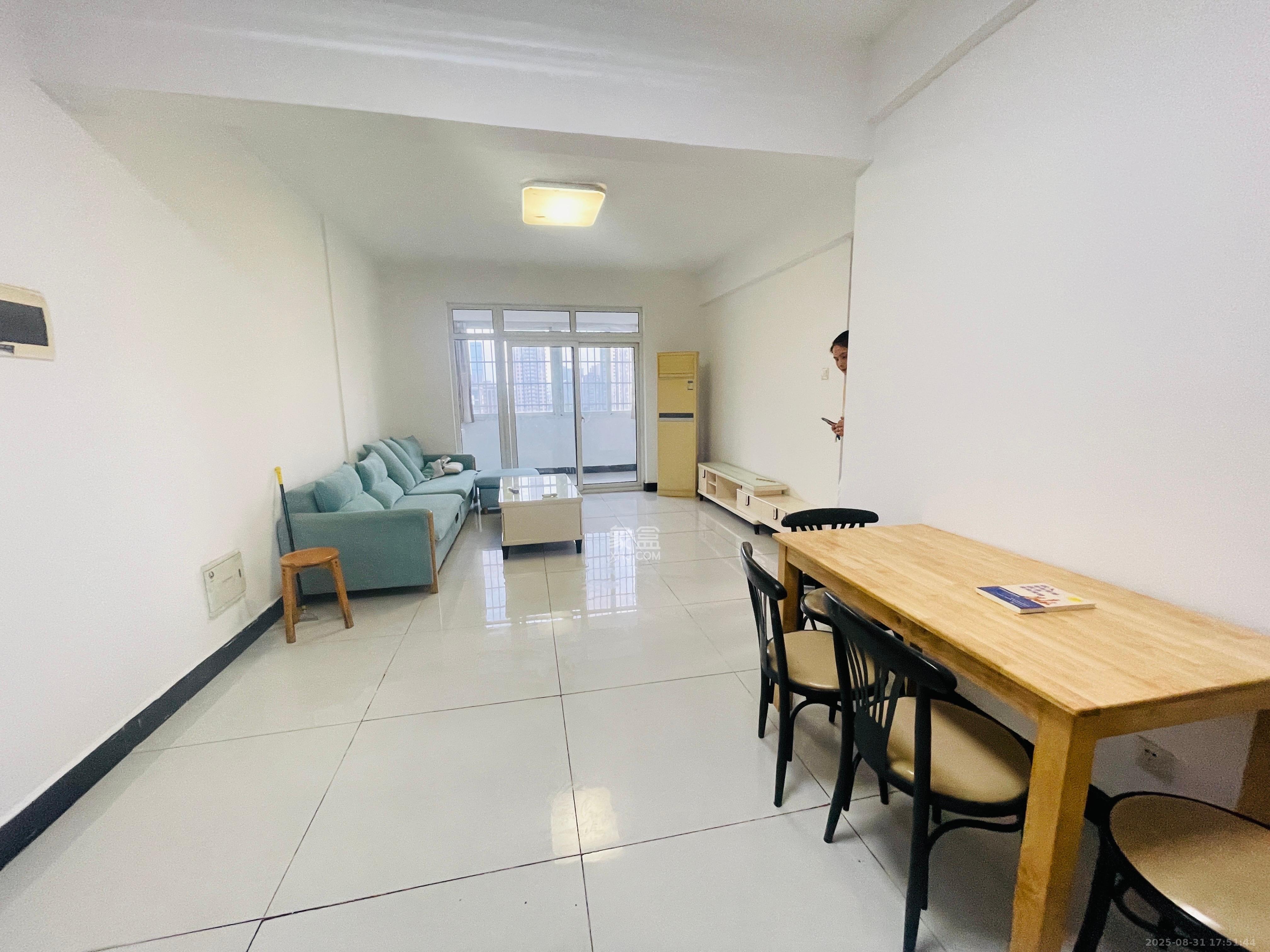 芙蓉上河图  3室2厅1卫    2400.0元/月室内图