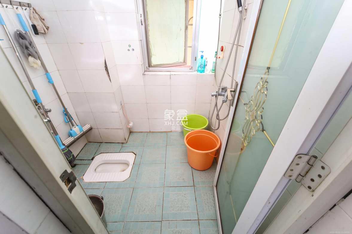 雄踞都市东家  2室2厅1卫    65.0万 雄踞都市东家  2室2厅1卫    65.0万卫生间