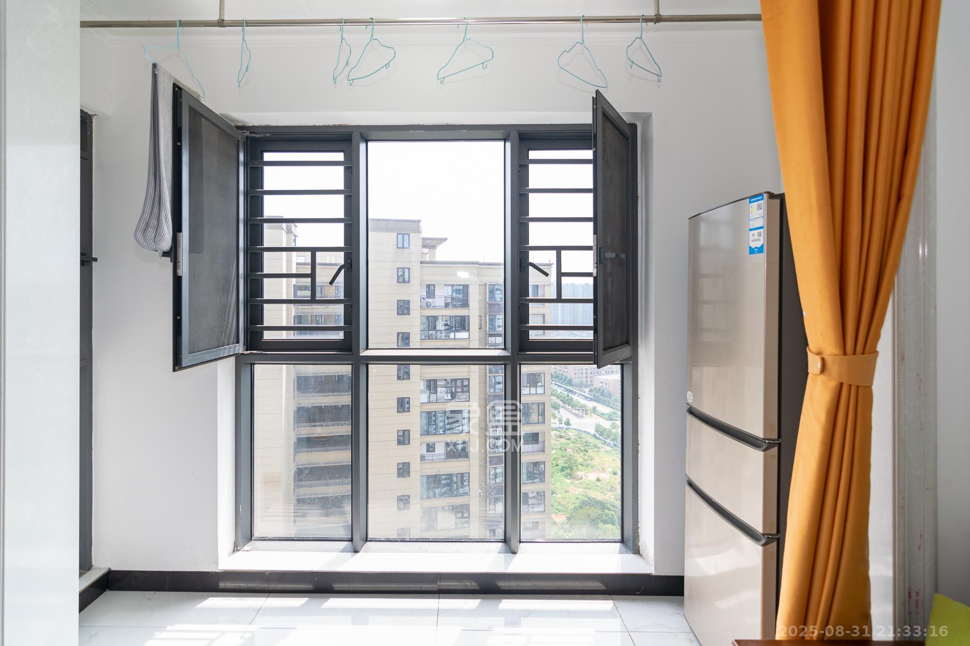 春晖花园  1室1厅1卫    33.6万 春晖花园  1室1厅1卫    33.6万阳台