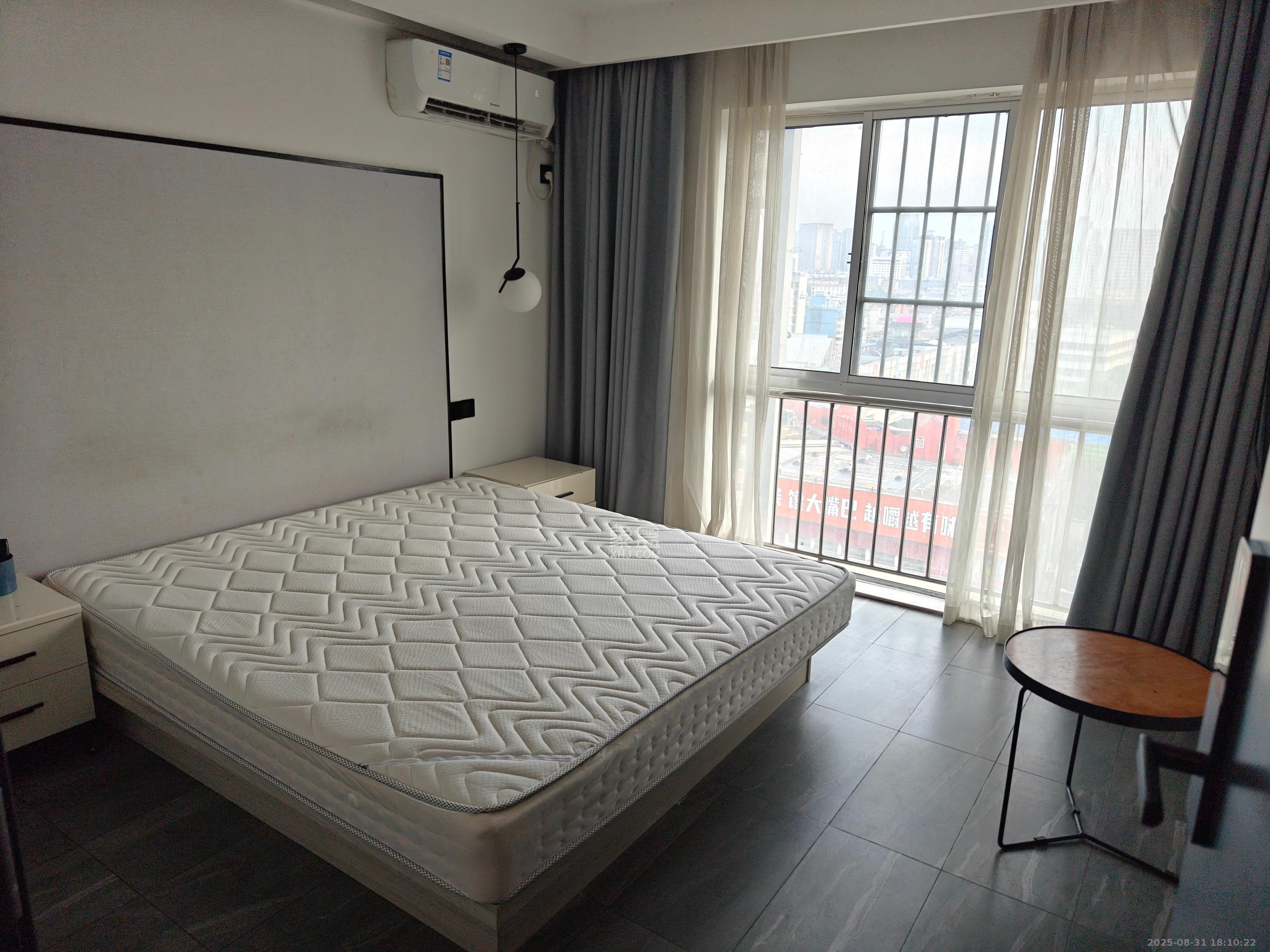 君临国际 3室2厅2卫 5200.0元/月 君临国际 3室2厅2卫 5200.0元/月室内图