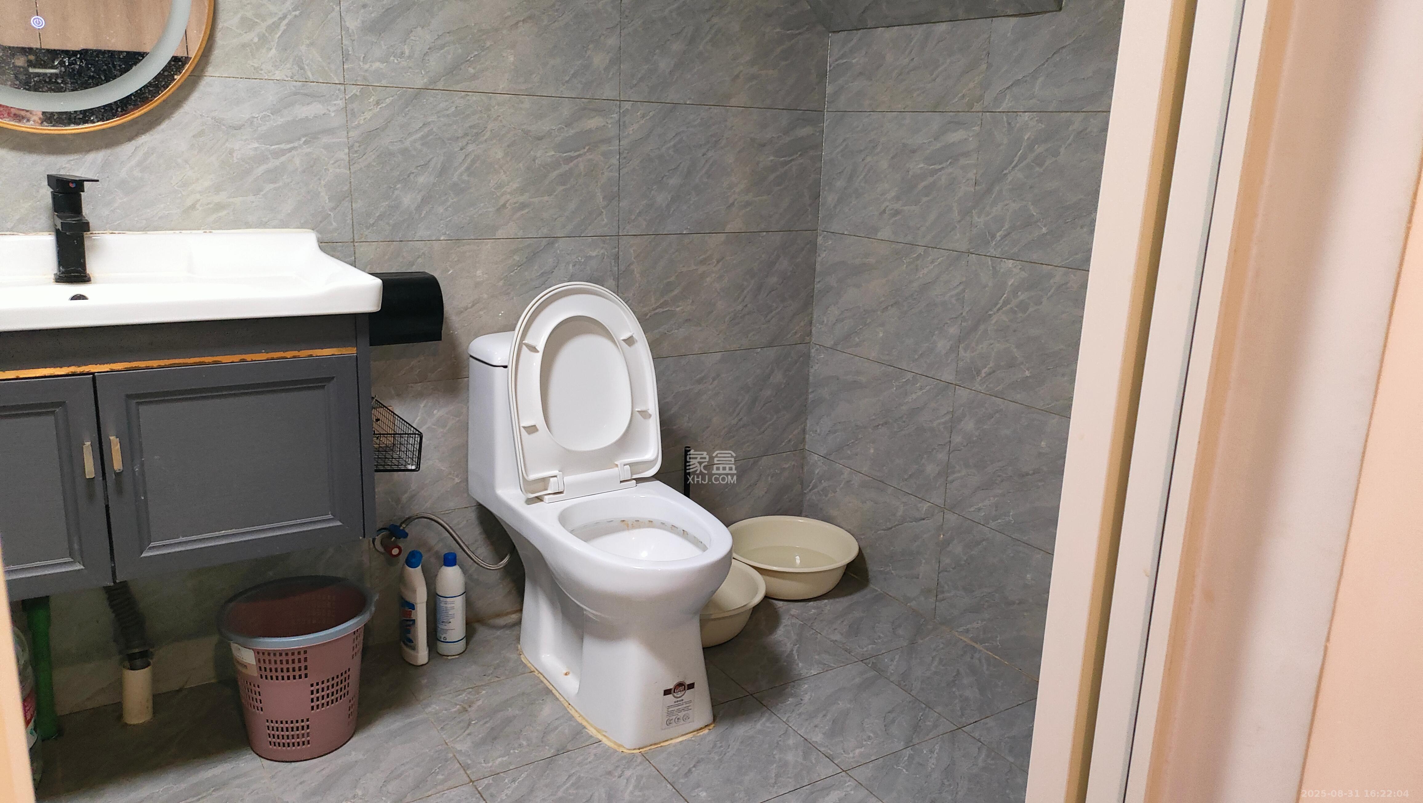 华润置地广场二期  1室1厅1卫    1800.0元/月室内图