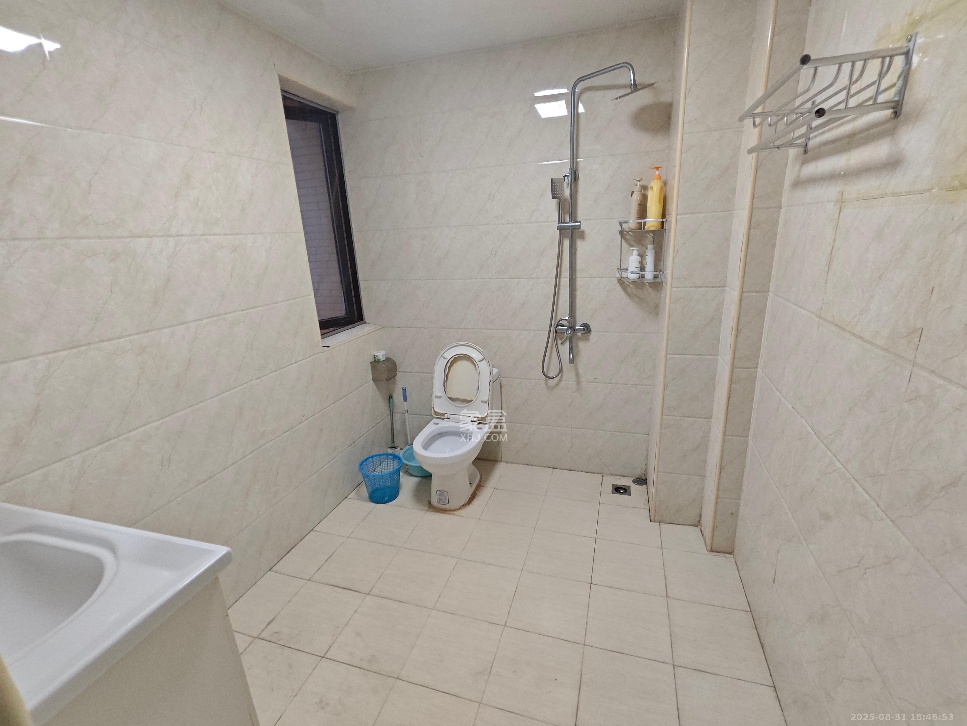 长大卧琥  3室2厅2卫    2800.0元/月 长大卧琥  3室2厅2卫    2800.0元/月室内图