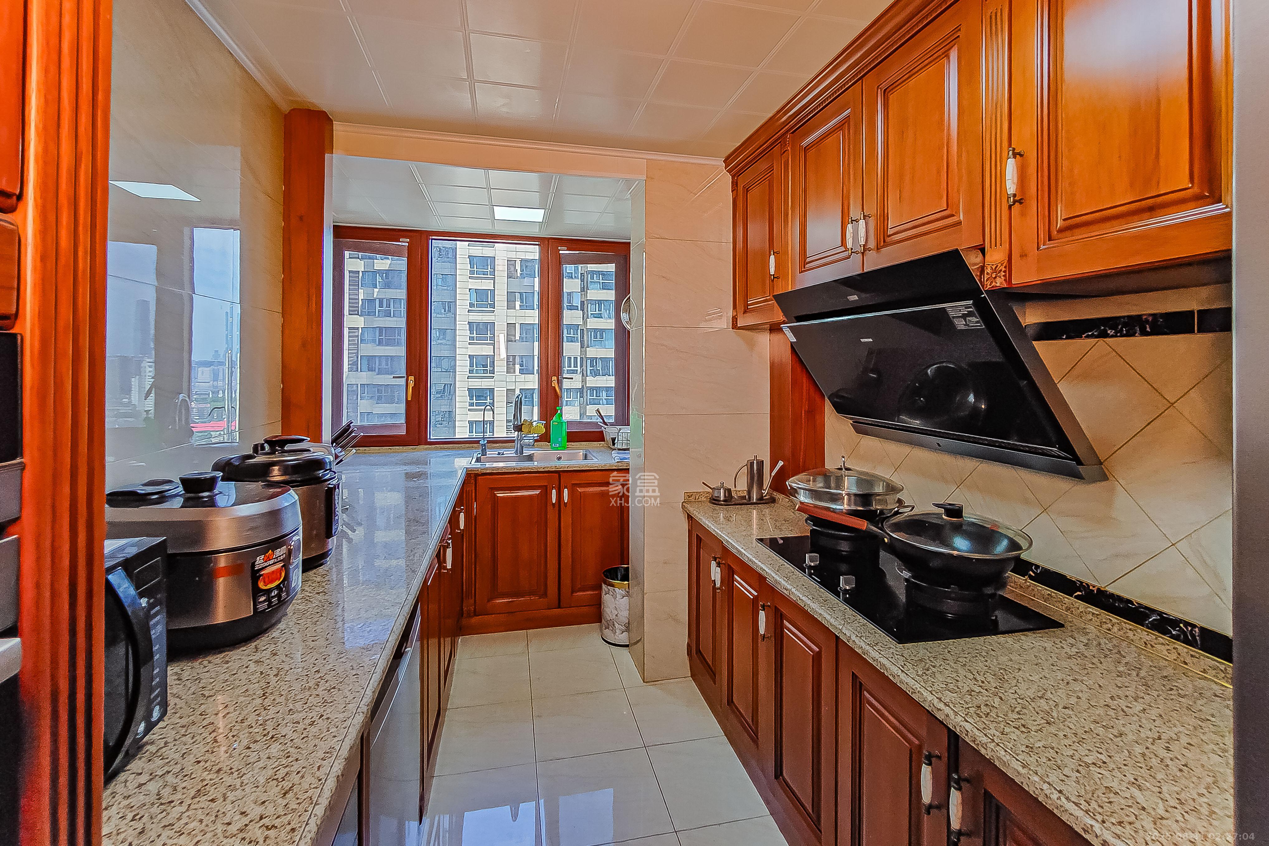 保利国际广场  4室2厅2卫    330.0万 保利国际广场  4室2厅2卫    330.0万厨房