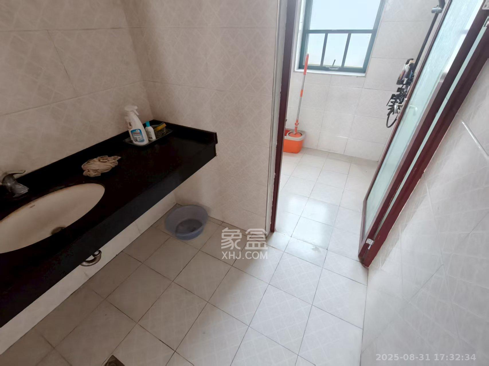 华天苑 3室2厅1卫 2300.0元/月 华天苑 3室2厅1卫 2300.0元/月室内图